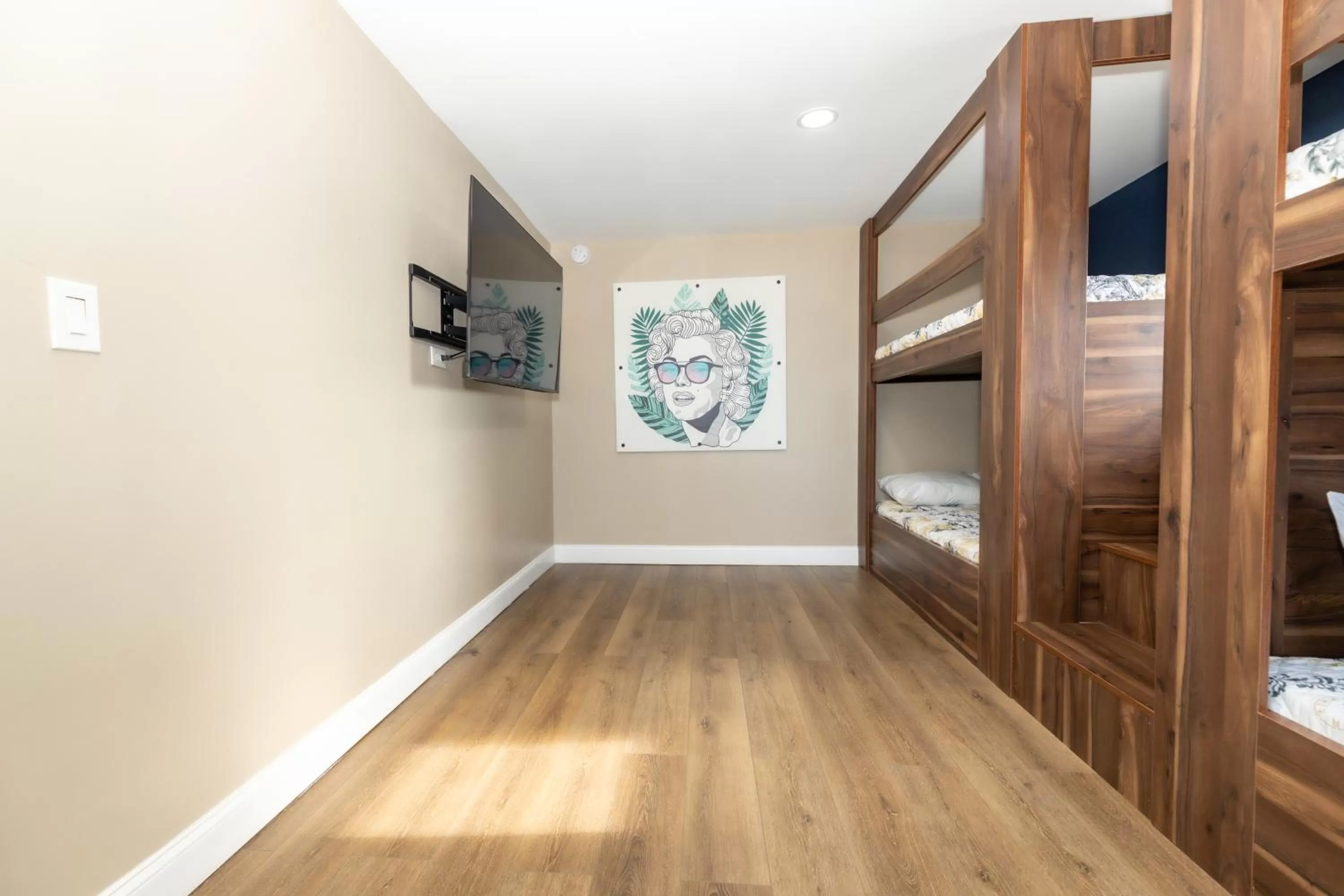 Photo of the whole room in Seaside Sands Inn