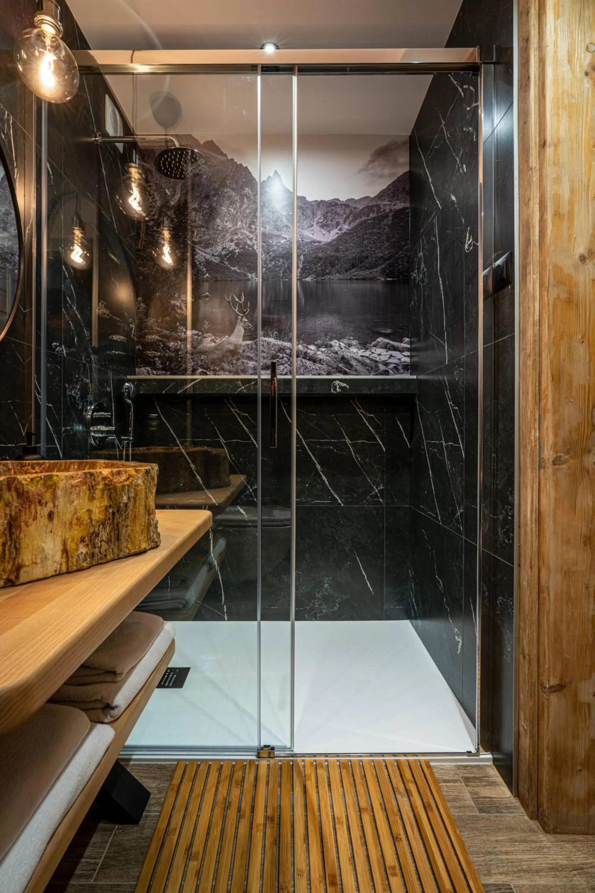 Shower in Liberta INN - Pokoje Gościnne