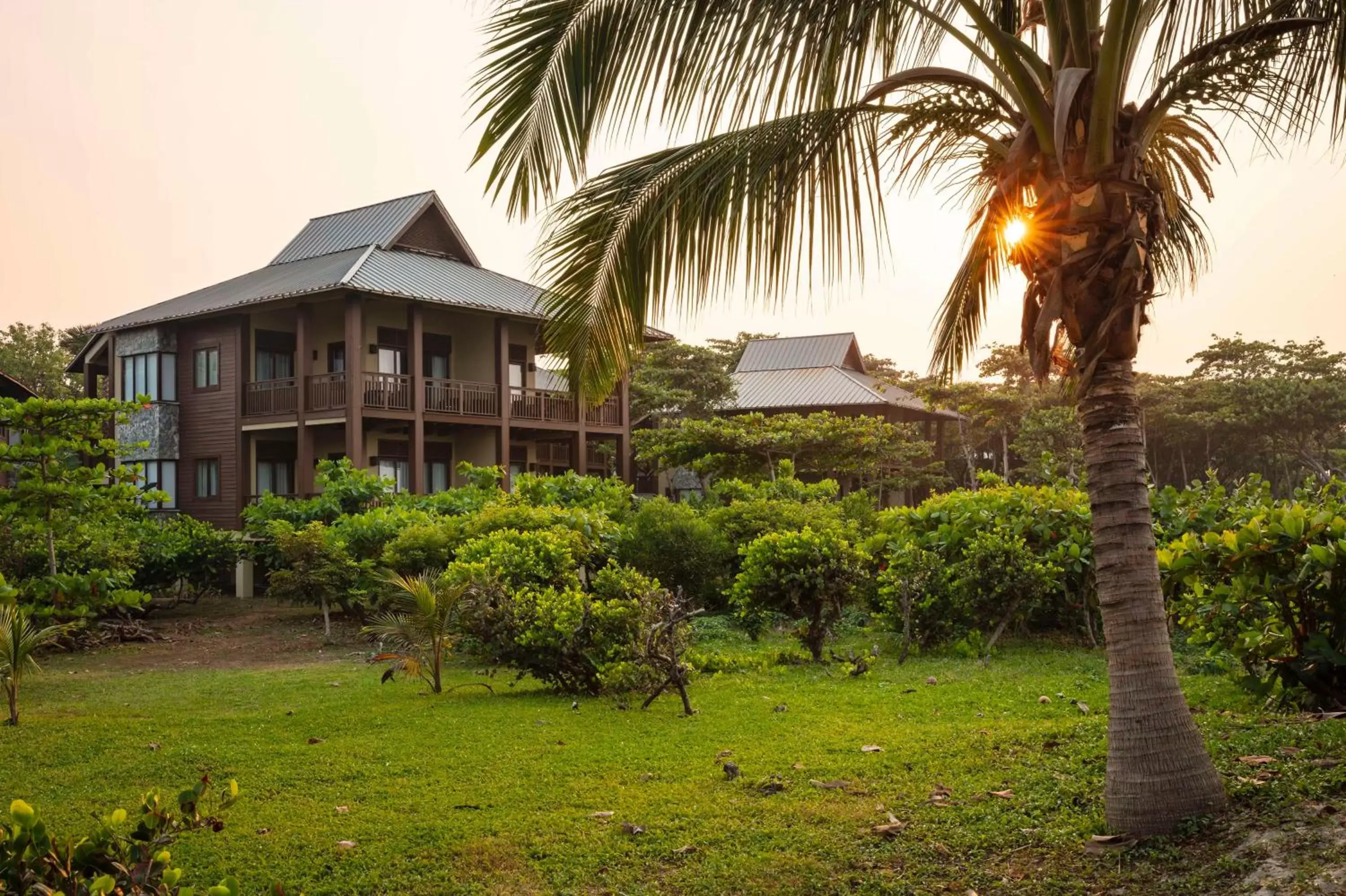 Junior Suite with King Bed in Indura Beach & Golf Resort Curio Collection By Hilton Junior Suite with King Bed in Indura Beach & Golf Resort Curio Collection By Hilton