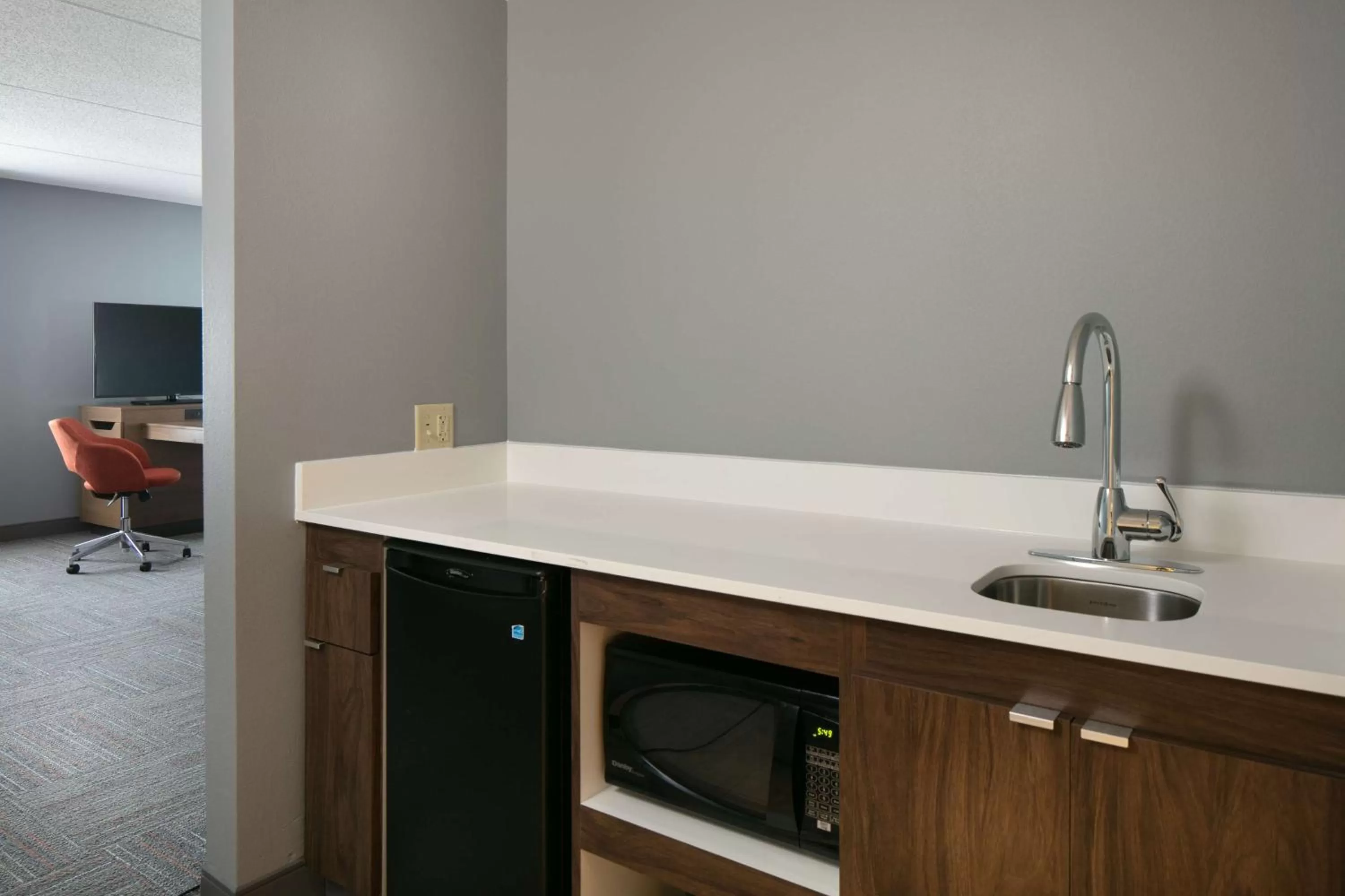 Photo of the whole room in Hampton Inn Dubuque