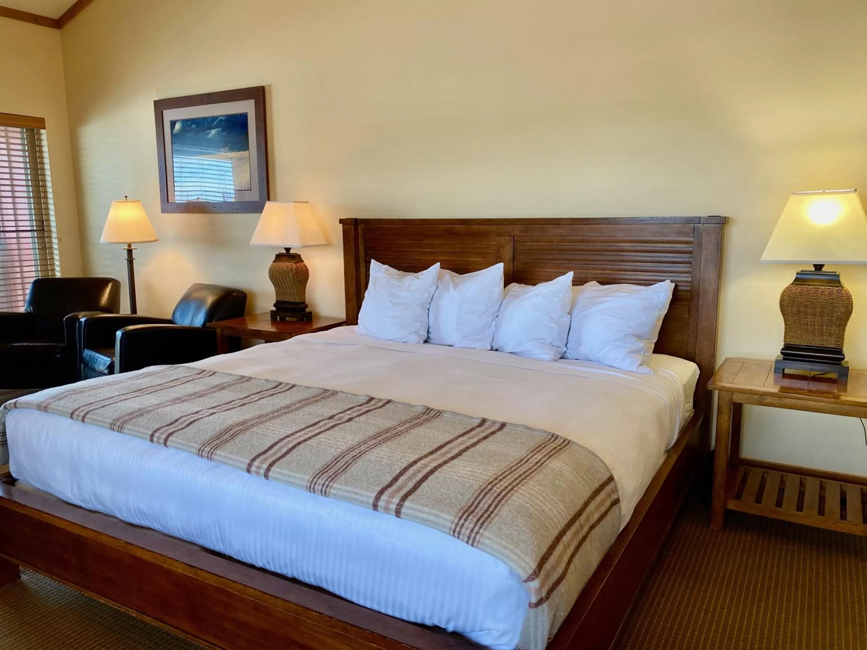 Bed in Cousin's Country Inn