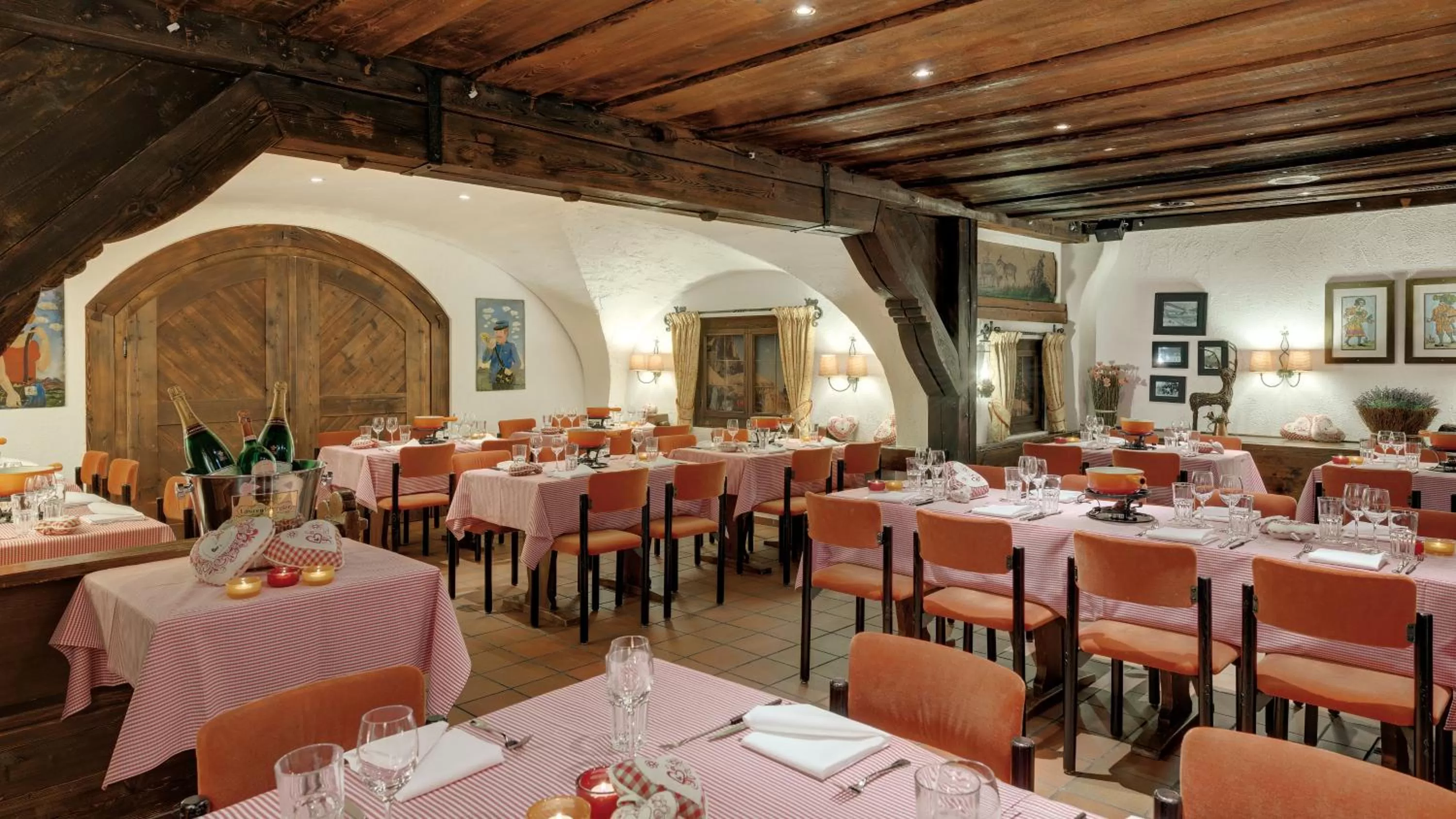 Restaurant/places to eat in Morosani Posthotel