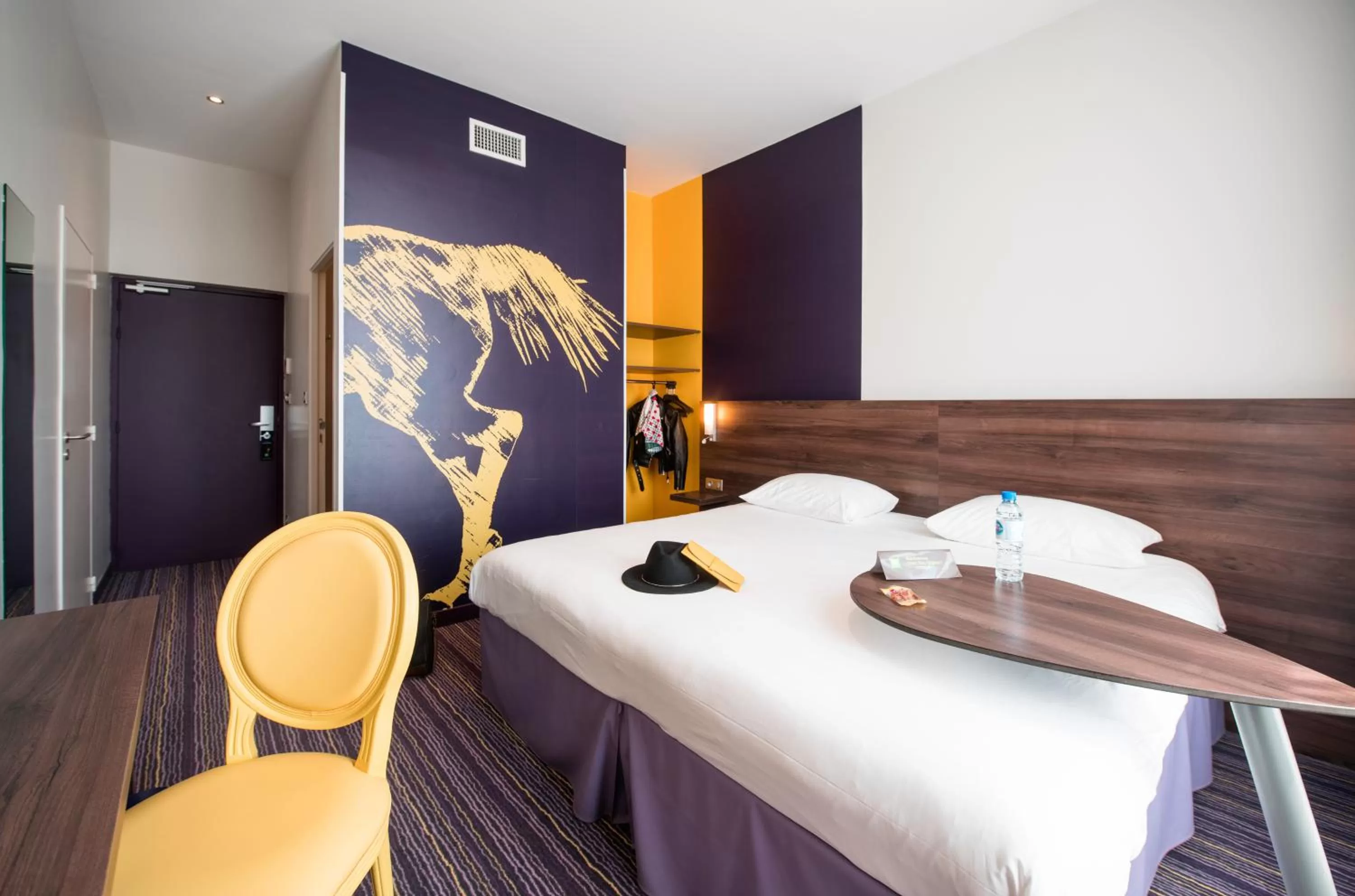 Bedroom, Bed in ibis Styles Saumur Gare Centre