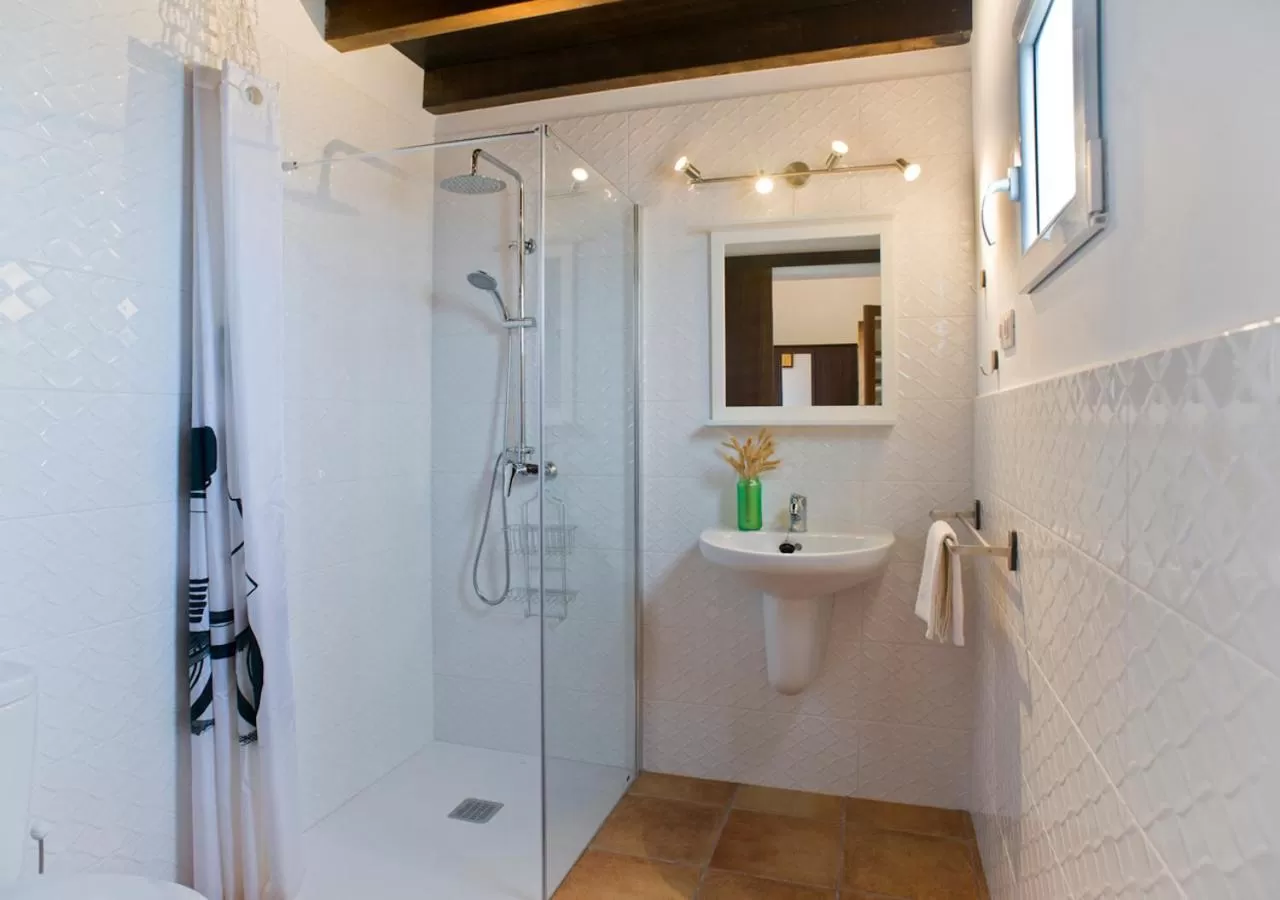 Shower, Bathroom in Villa El Jable Lanzarote