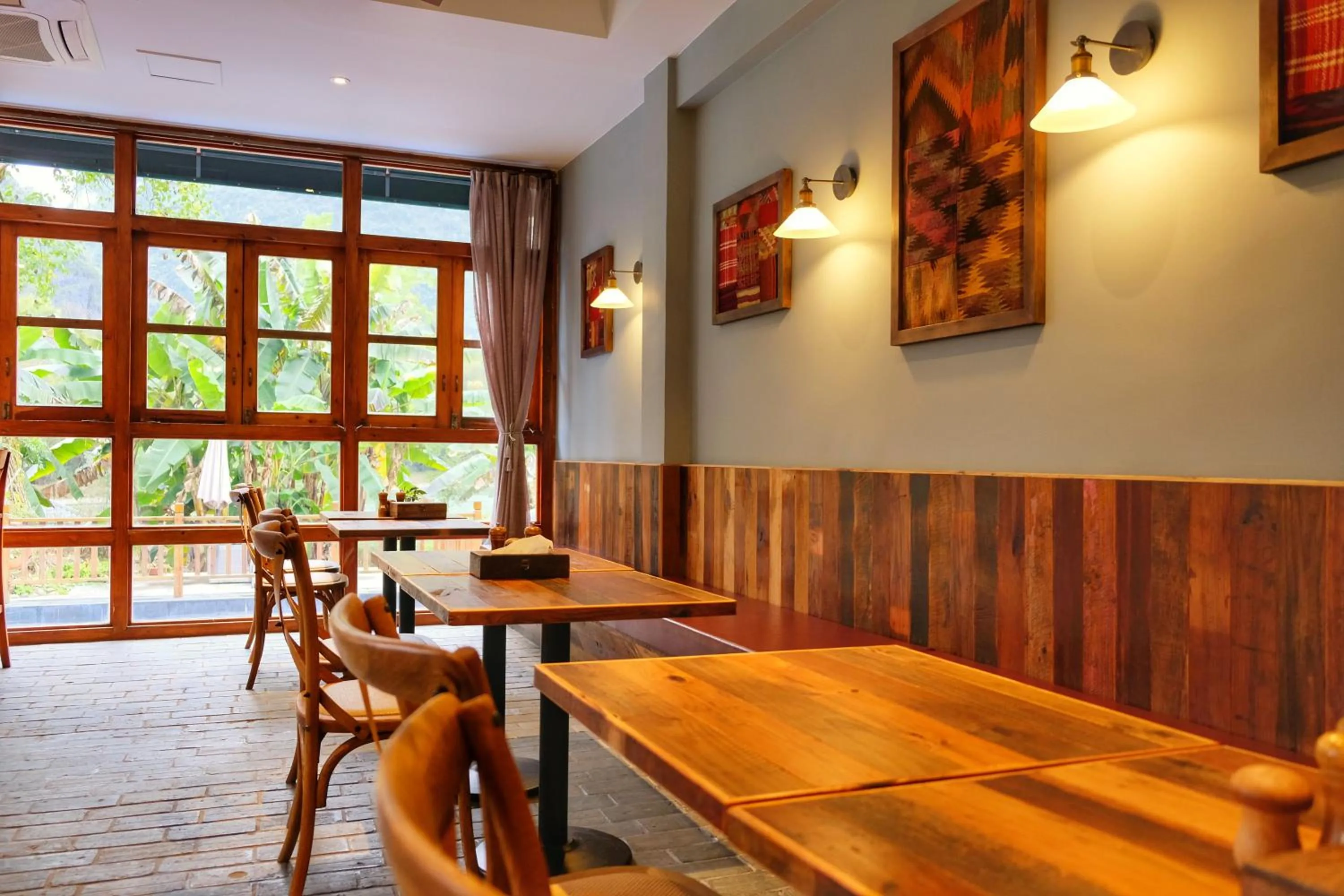 Restaurant/places to eat in Moondance Boutique Resort