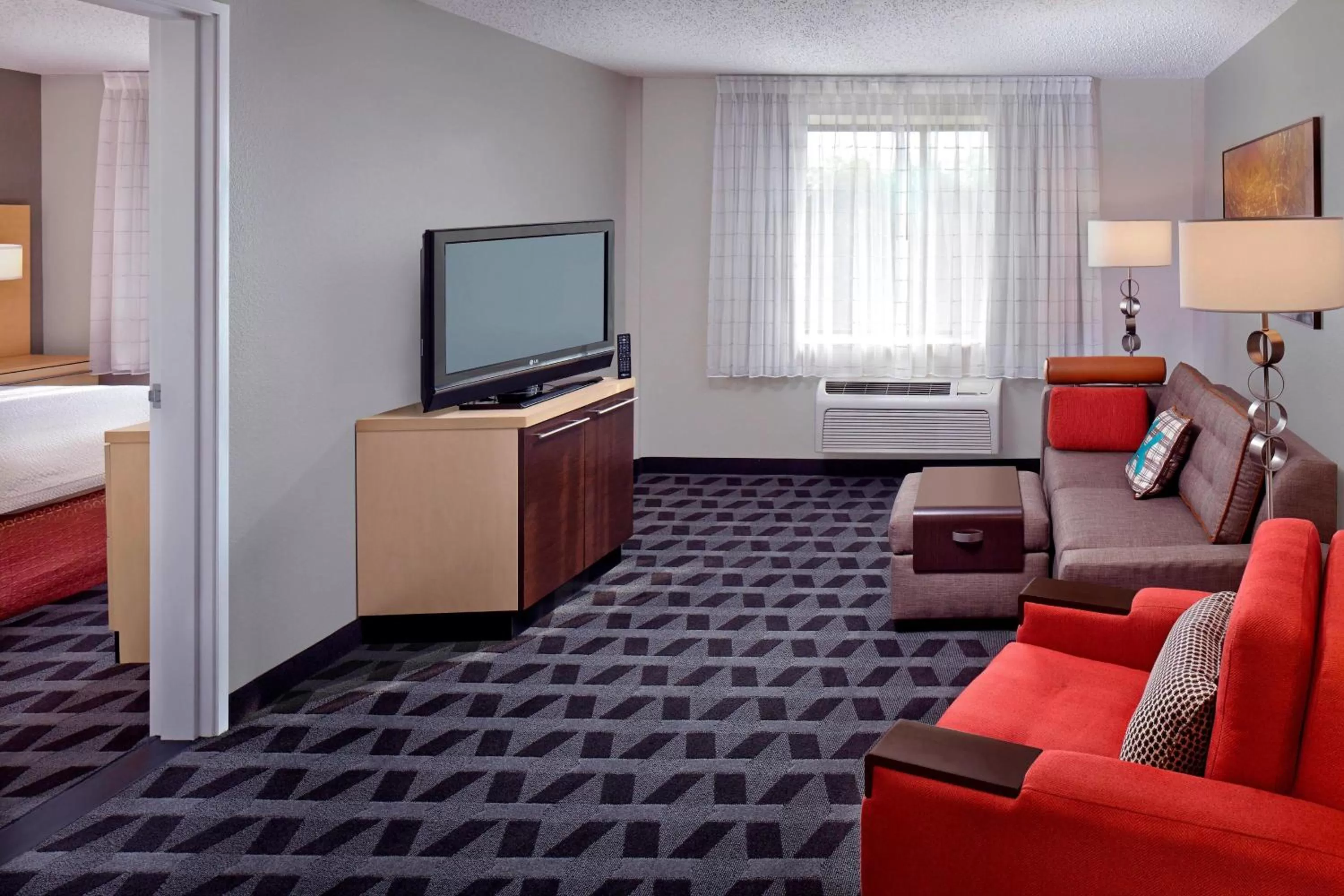 Living room, Bed in TownePlace Suites by Marriott Albany Downtown/Medical Center