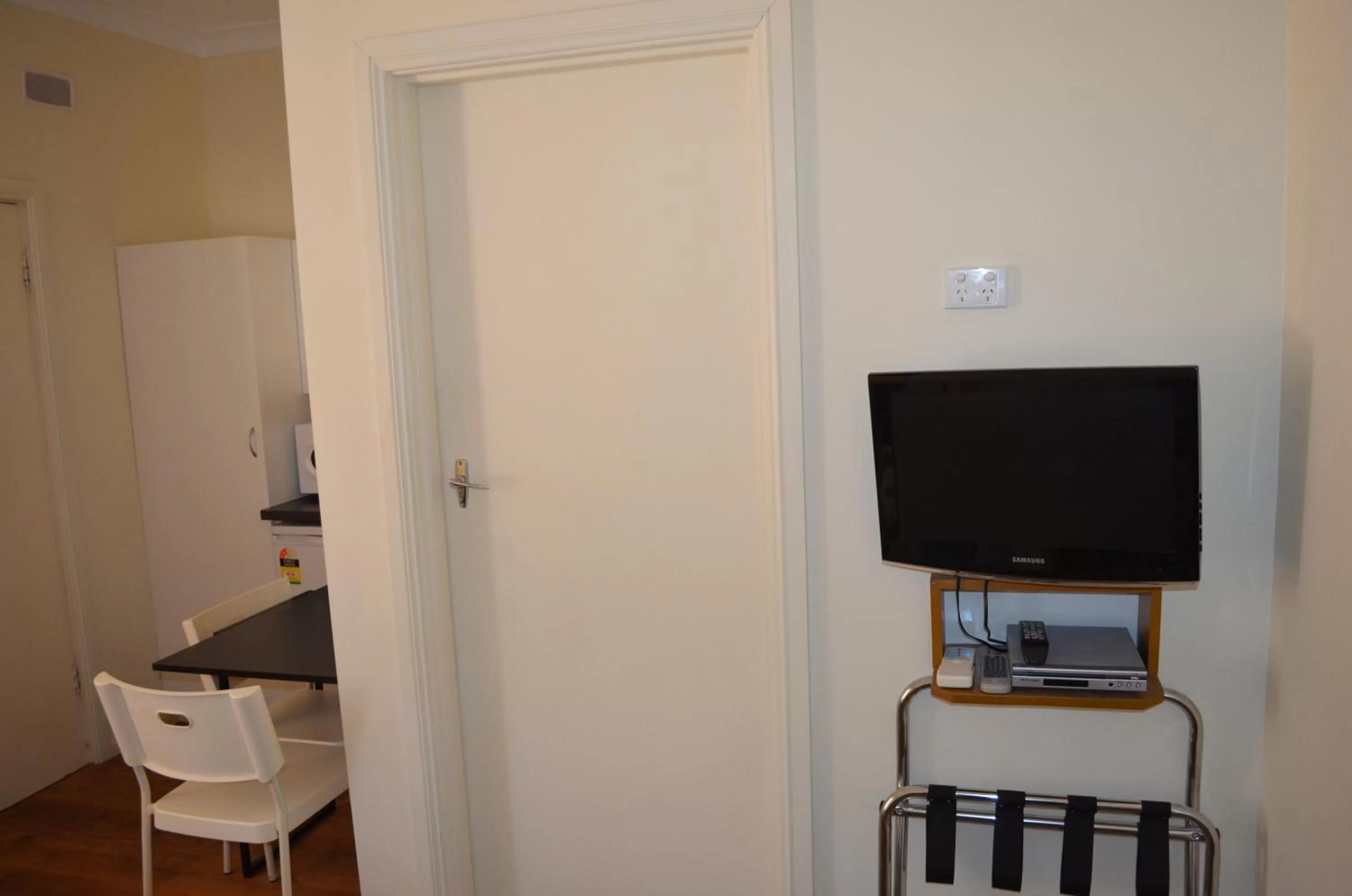 TV and multimedia, TV/Entertainment Center in Kadina Village Motel