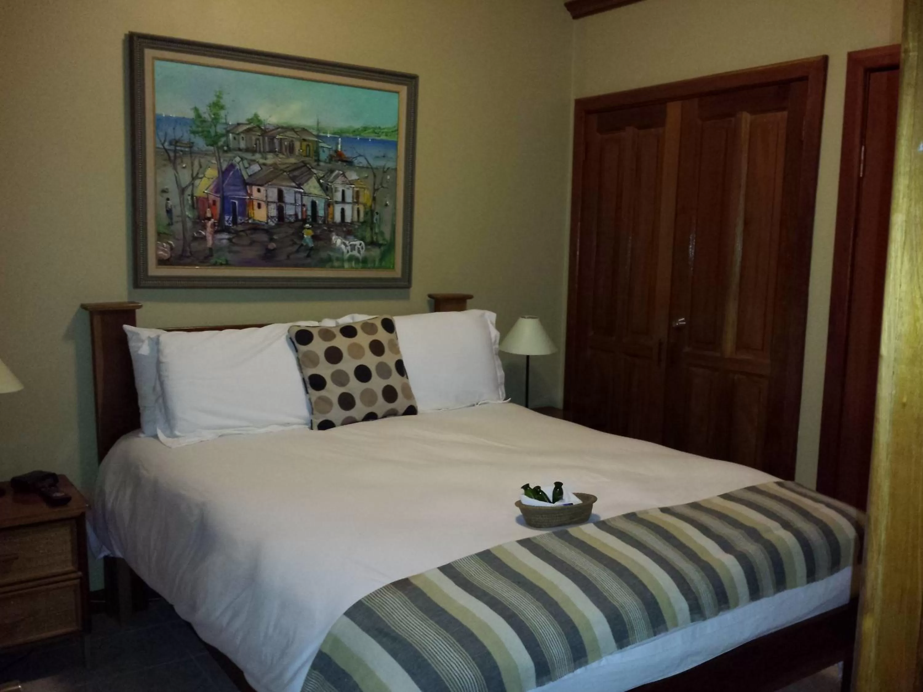 Photo of the whole room, Bed in The Palms Oceanfront Suites