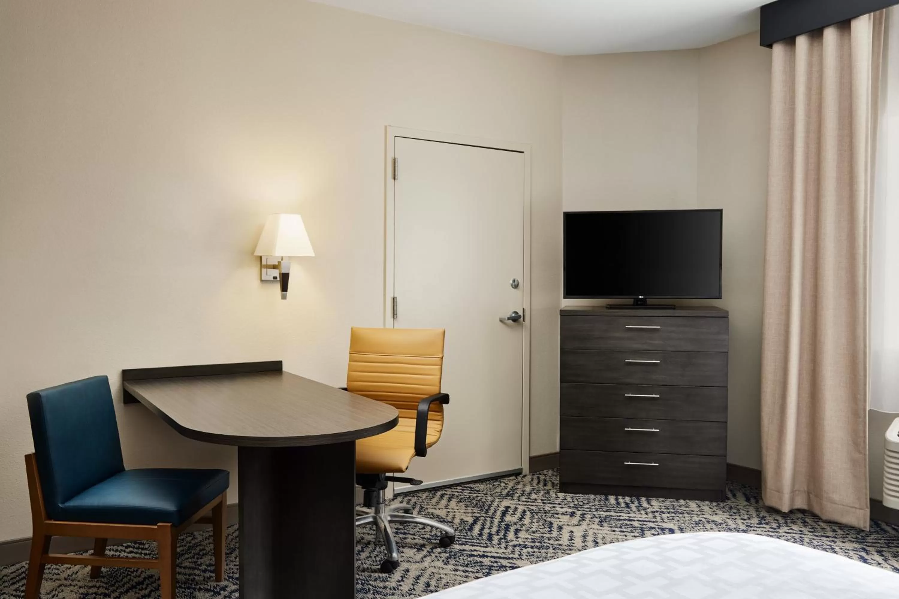 Photo of the whole room, Bed in Candlewood Suites Charleston-Northwoods by IHG