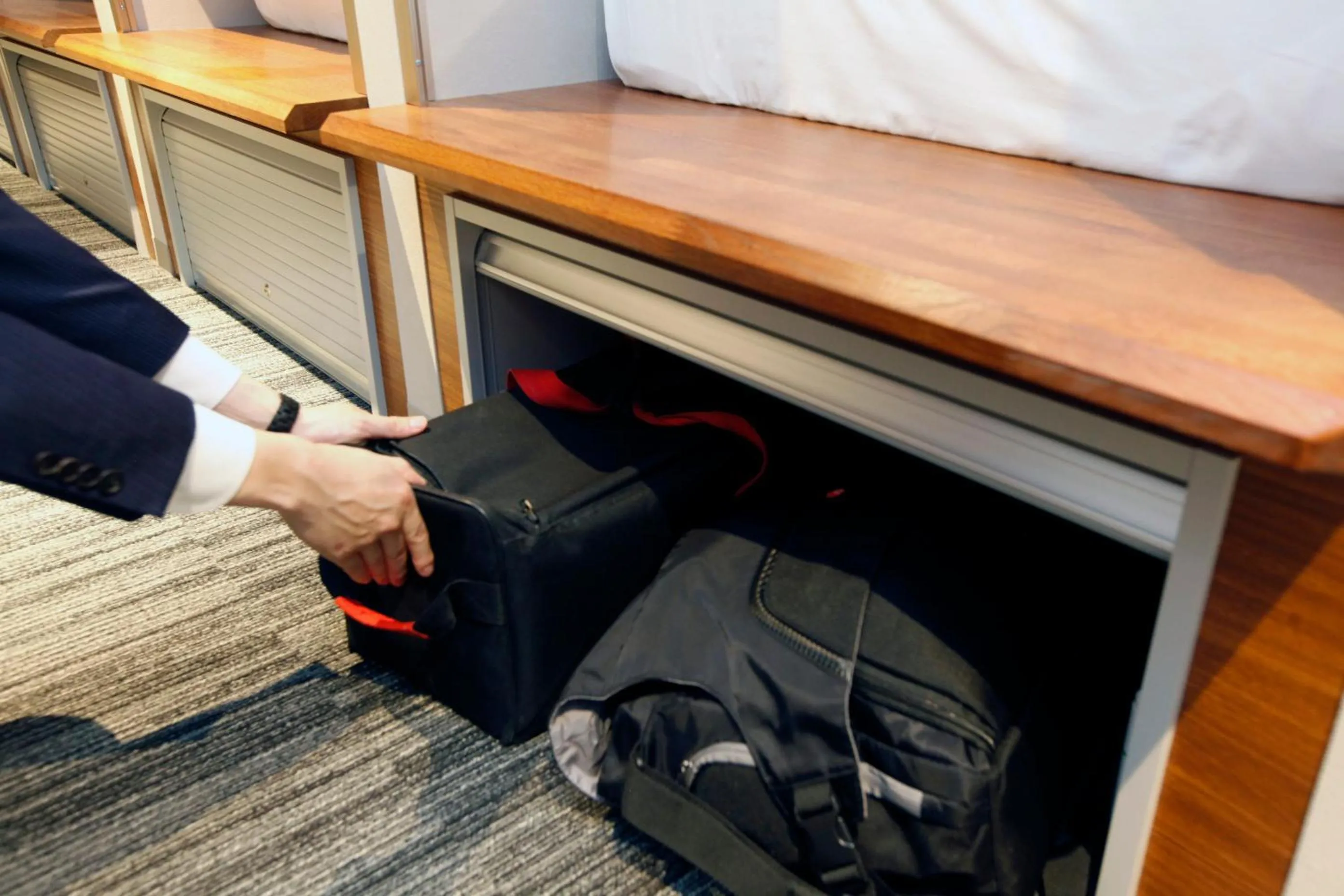 Photo of the whole room in Gardens Cabin