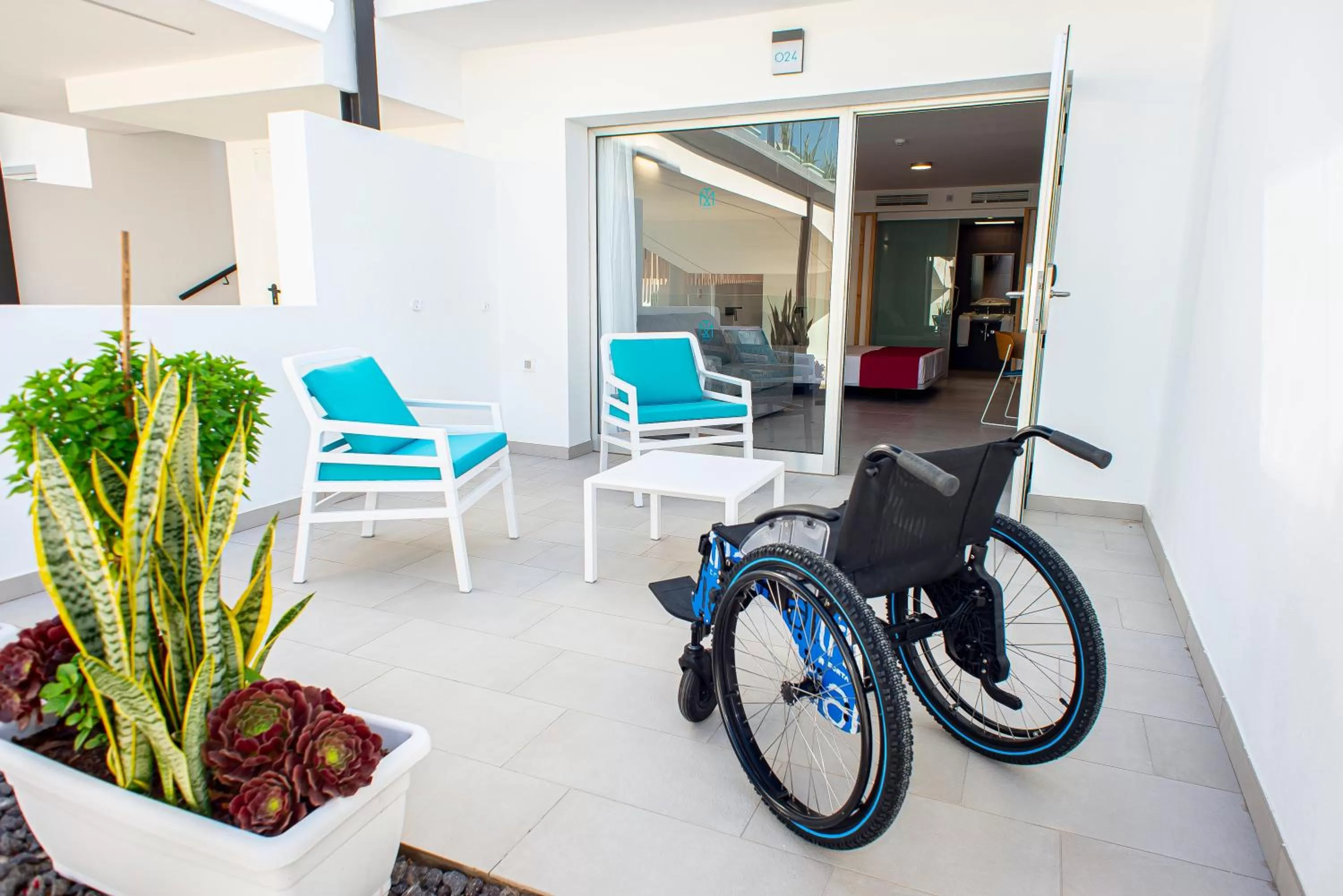 Junior Suite with Terrace - Disability Access in Hotel Taimar