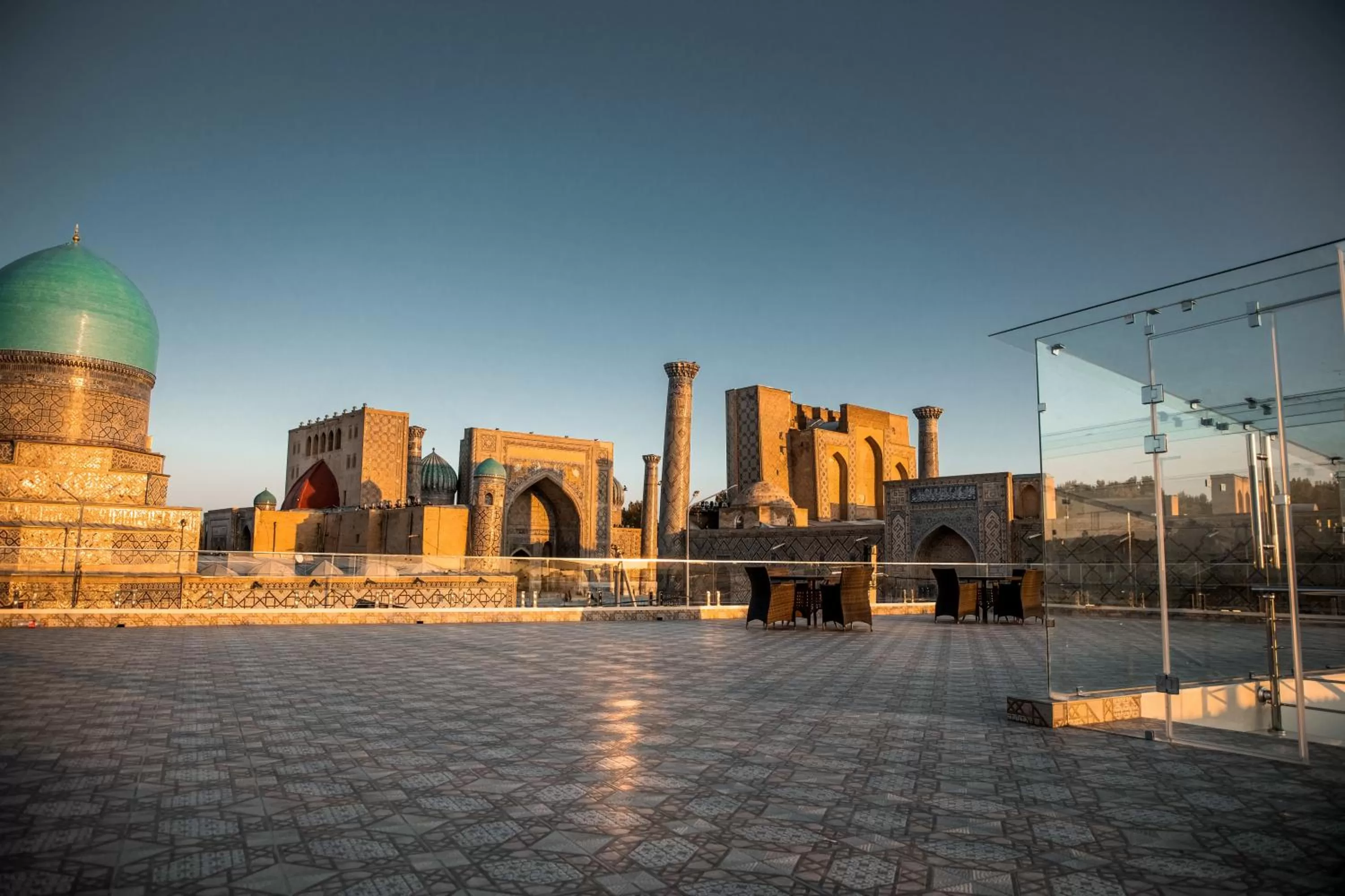 Property Building in Hotel Minor