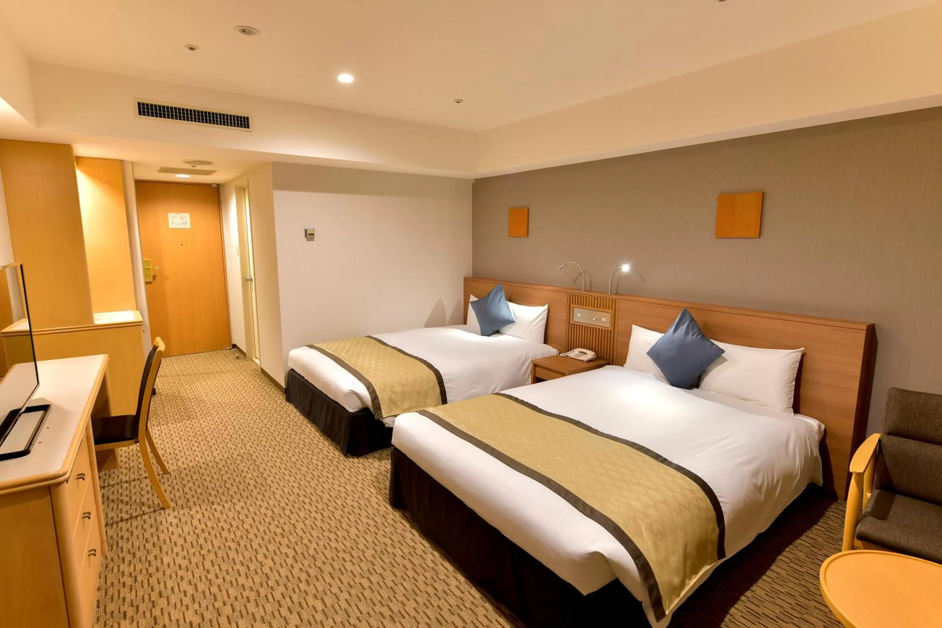 Photo of the whole room, Bed in Narita Tobu Hotel Airport