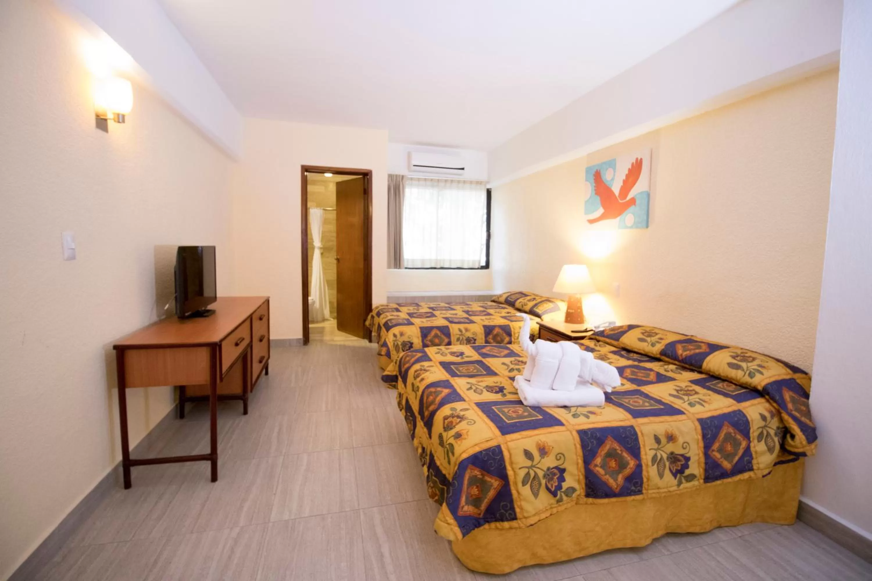 Photo of the whole room, Bed in Hotel Plaza Cozumel