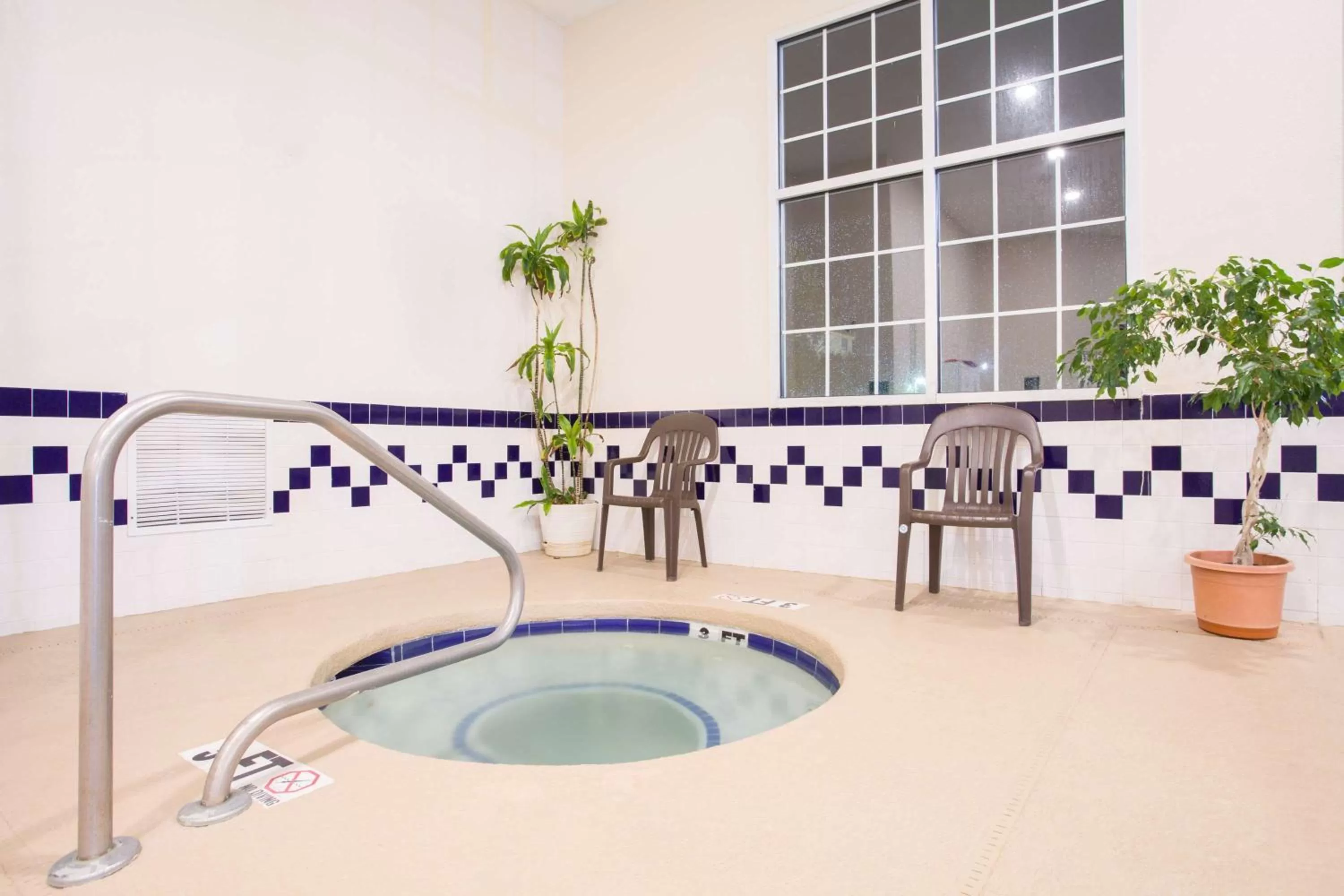 Hot Tub in SureStay Hotel by Best Western North Myrtle Beach
