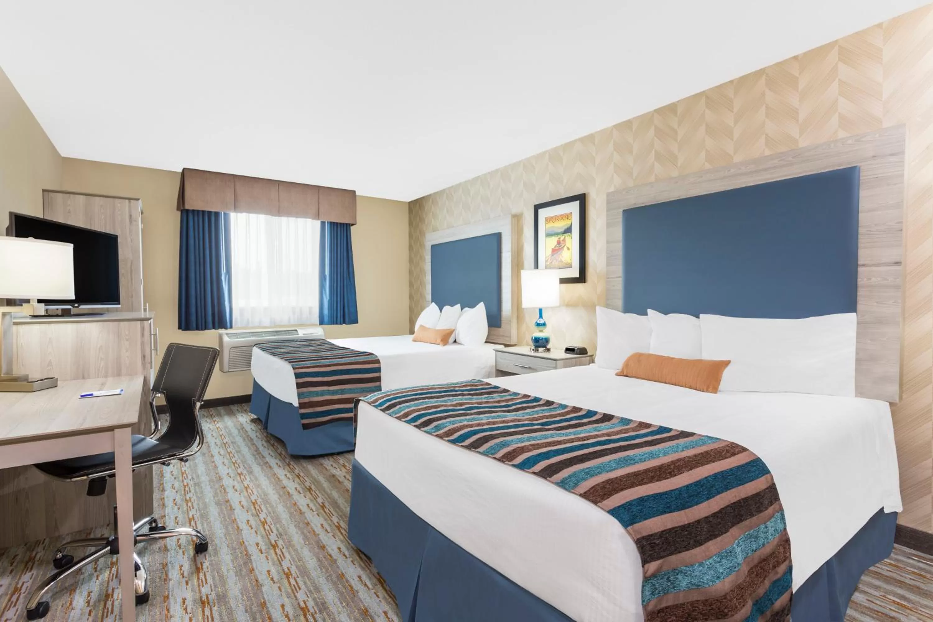 Photo of the whole room, Bed in SilverStone Inn & Suites Spokane Valley