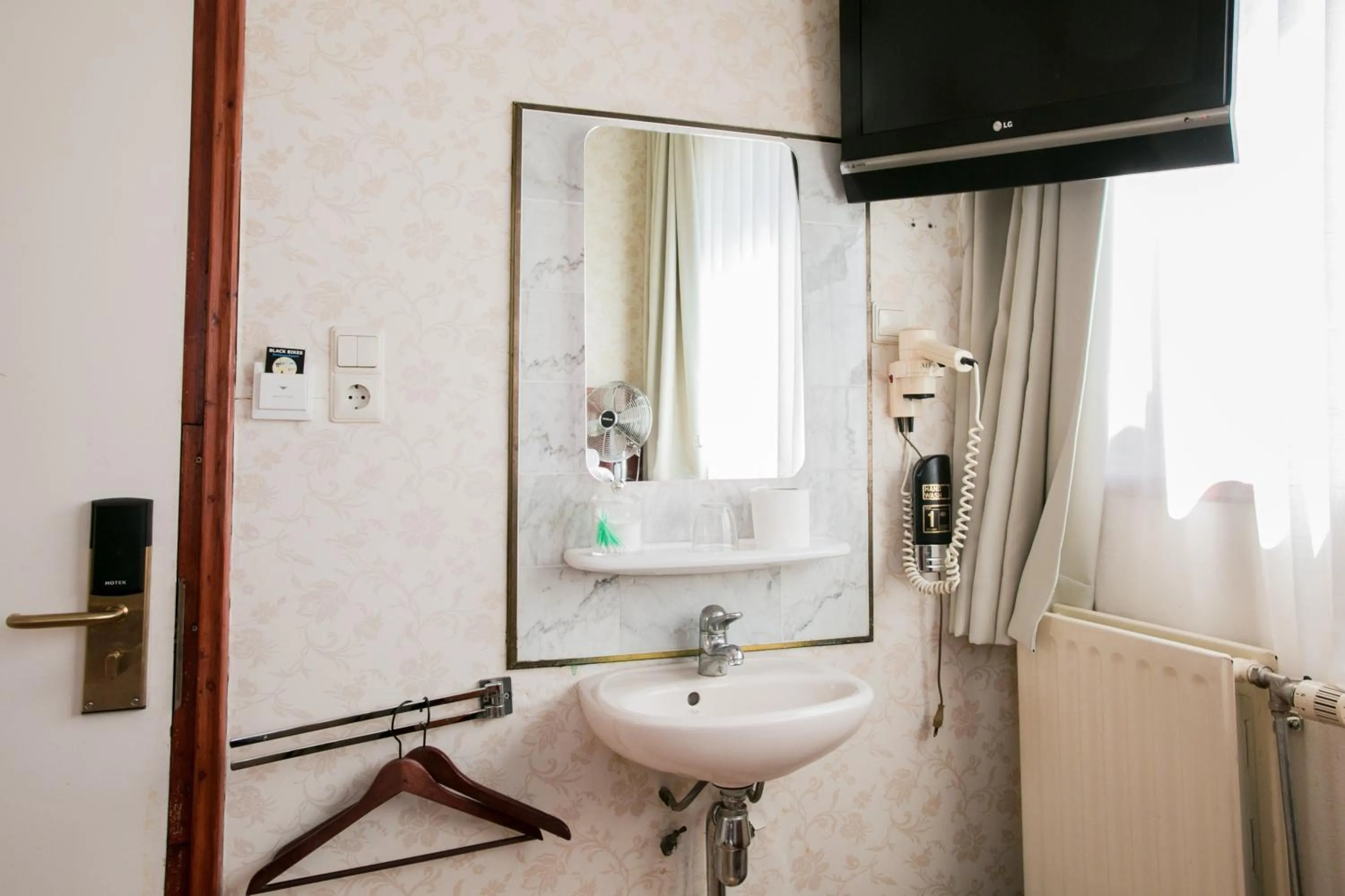 hair dryier in Hotel Atlanta