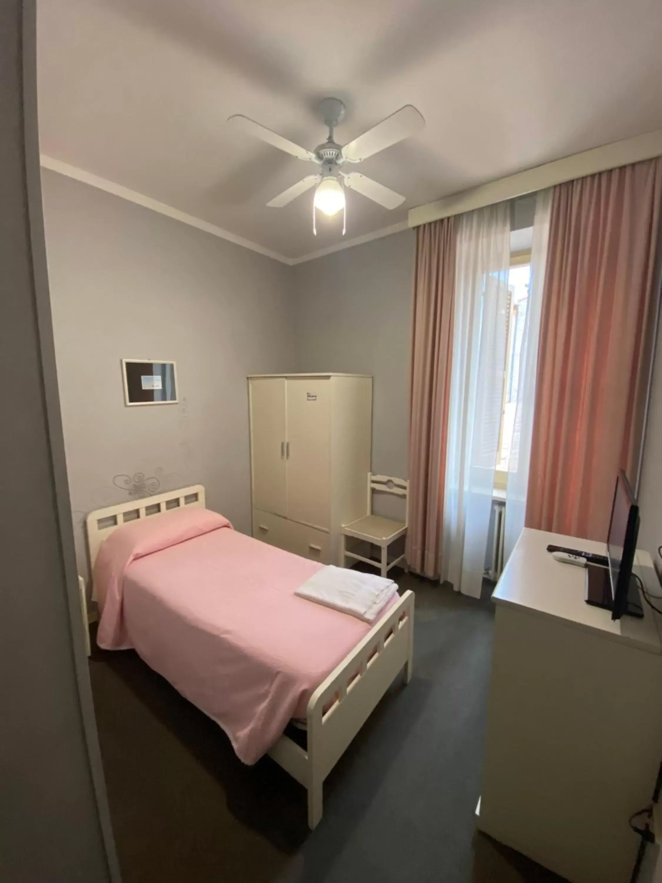 Single Room - single occupancy in HOTEL LA LOGGIA Single Room - single occupancy in HOTEL LA LOGGIA