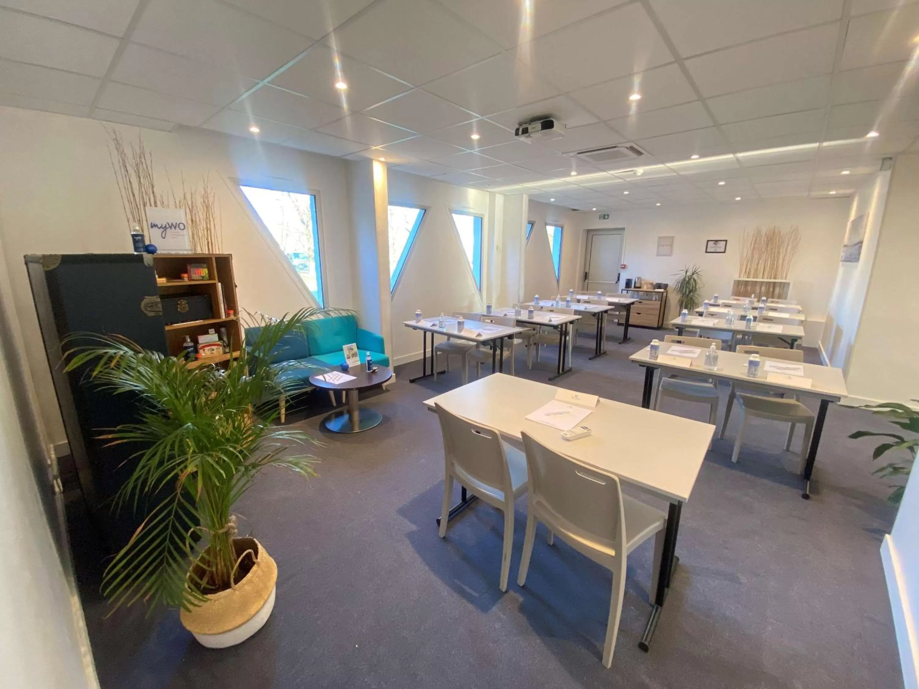 Meeting/conference room in Sure Hotel by Best Western Bordeaux Lac