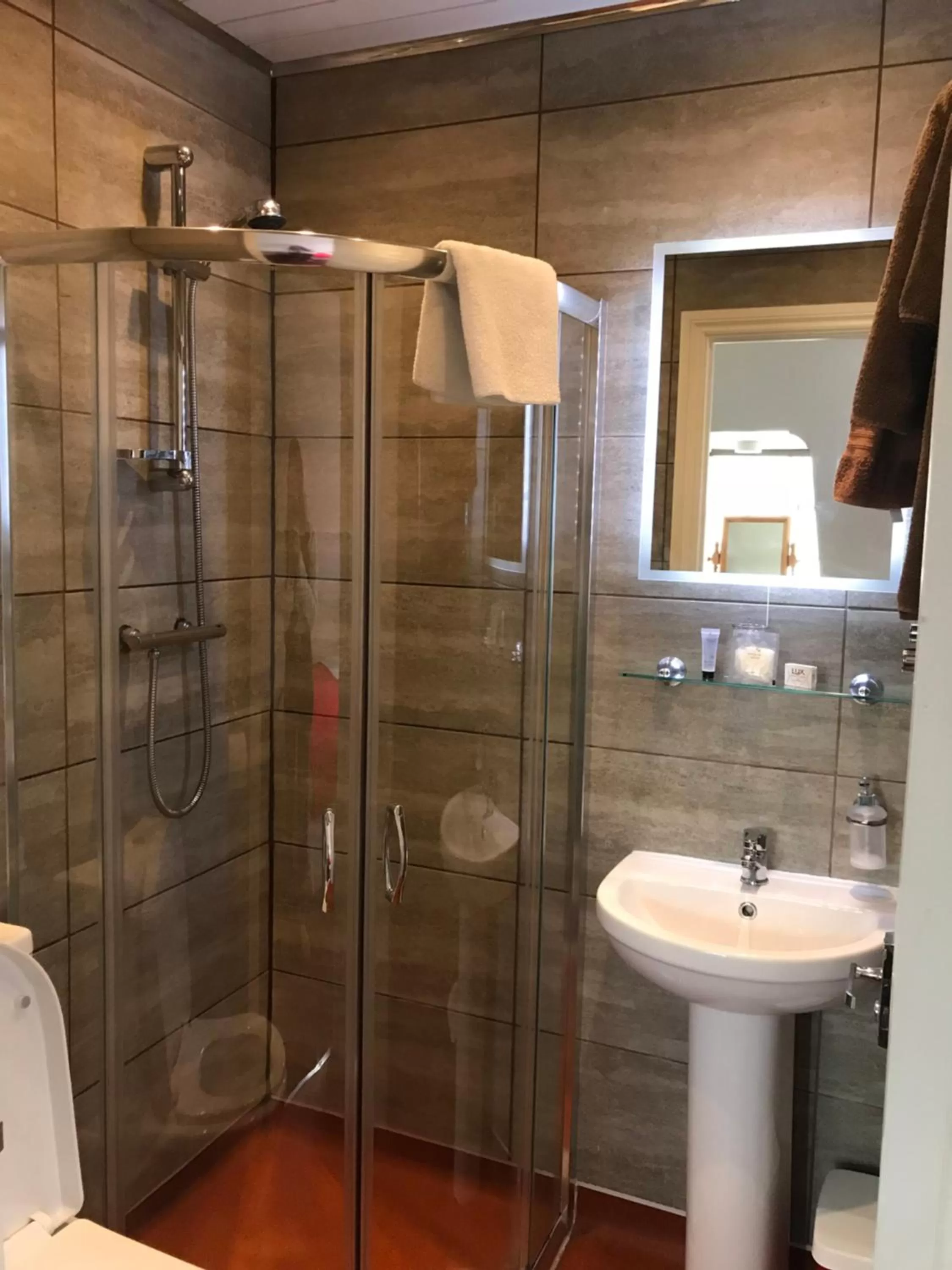 Shower in Cassandra Guest House