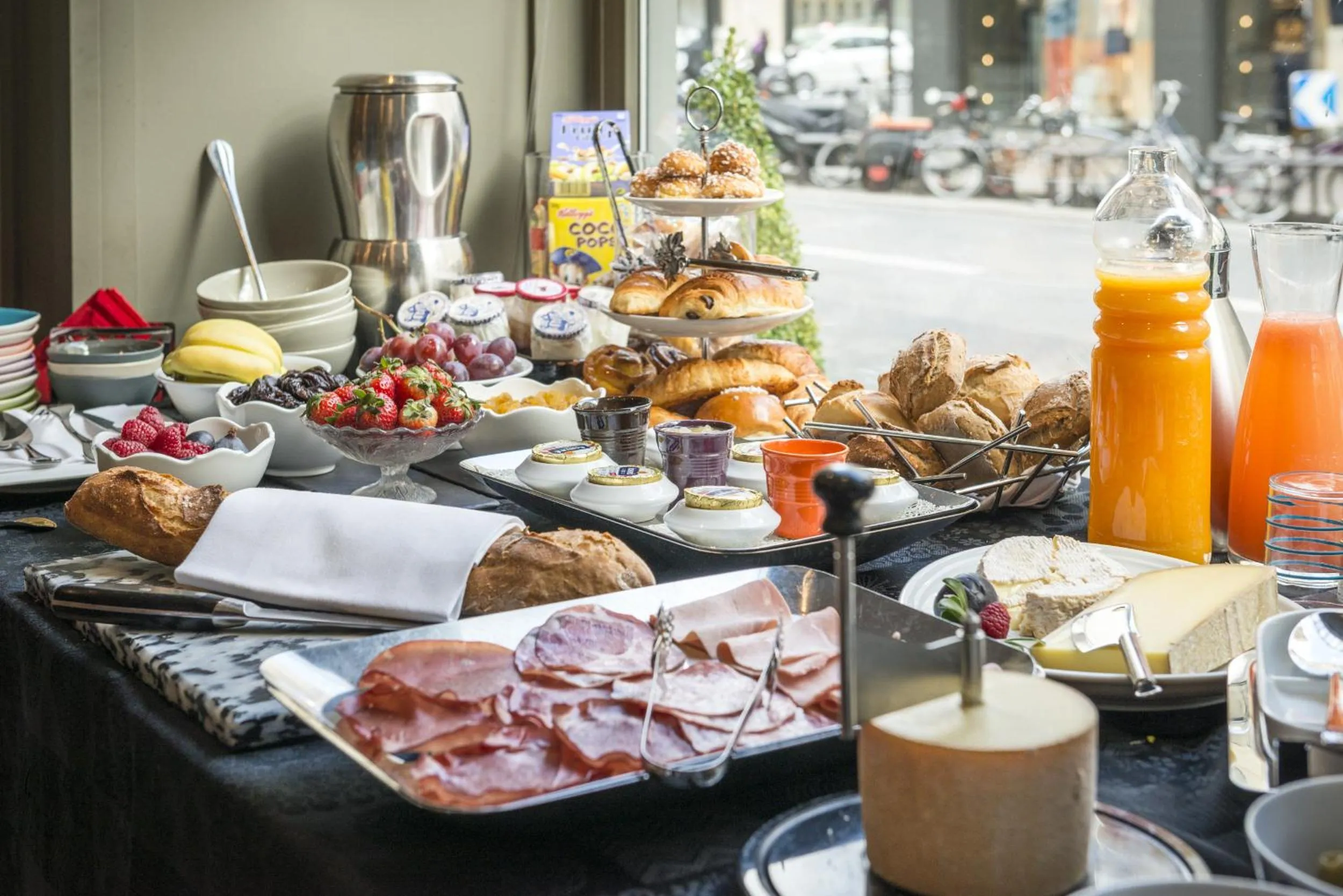 Restaurant/places to eat in Hotel Le Placide Saint-Germain Des Prés