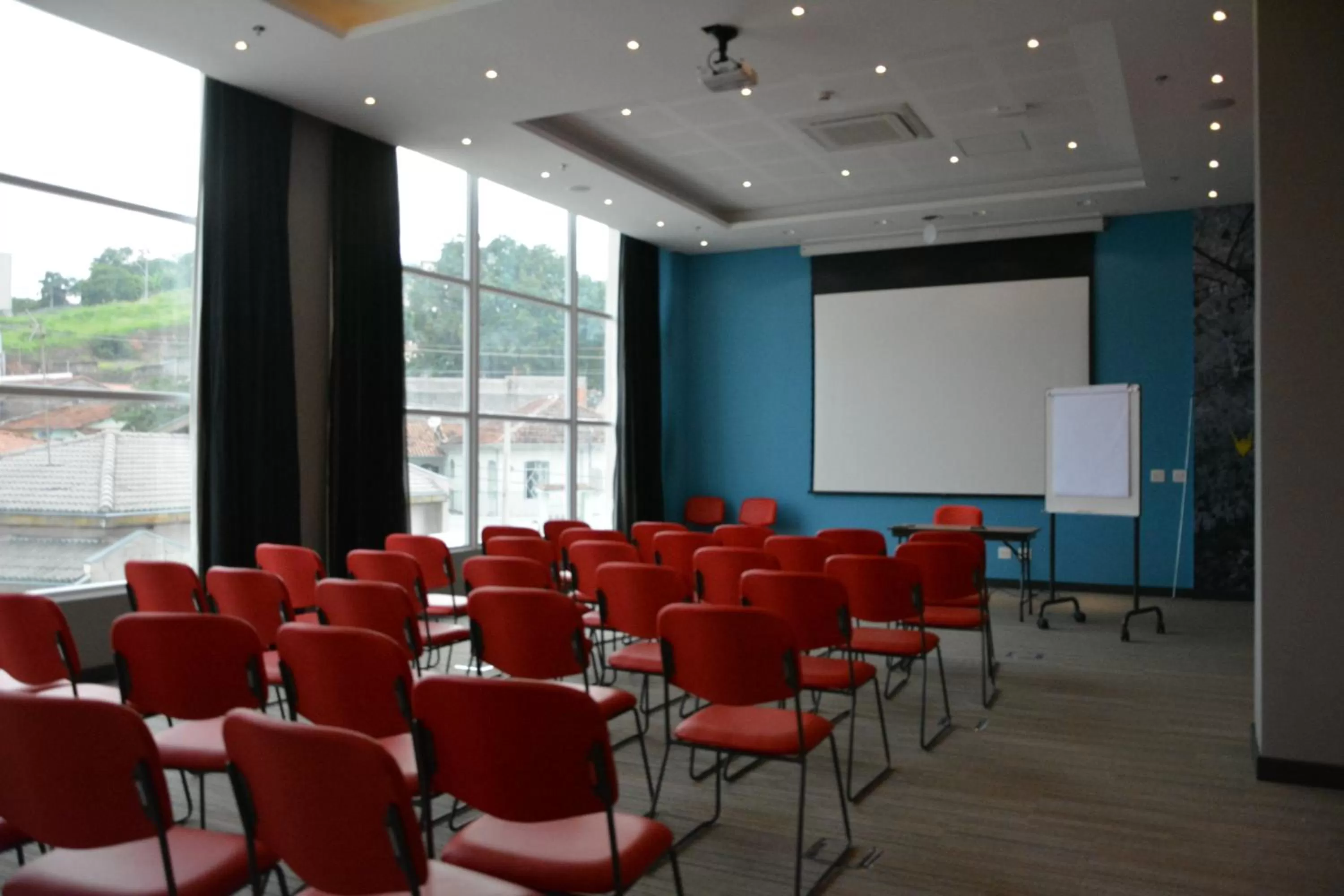 Business facilities in ibis Jacarei