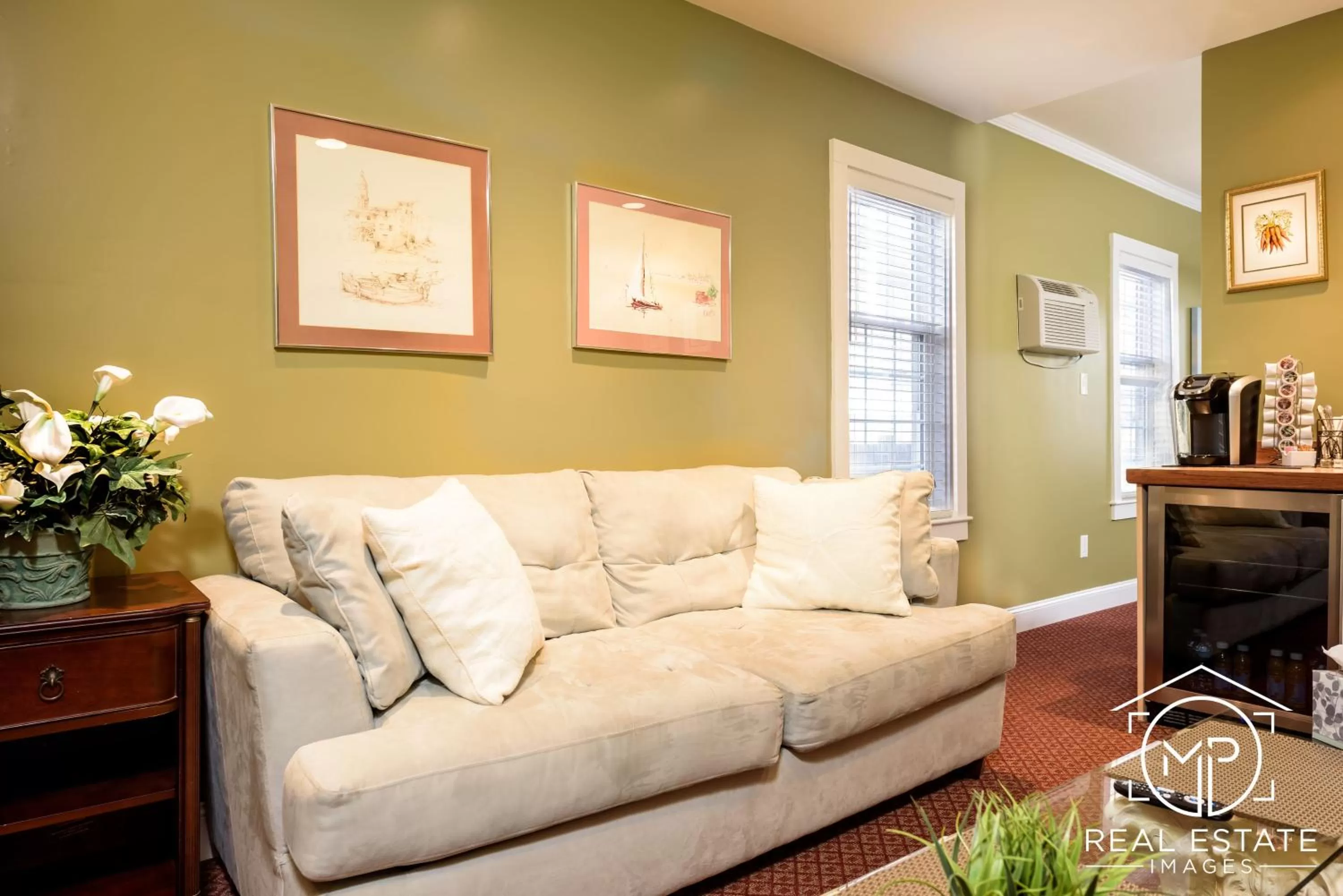 Living room in Bouchard Restaurant & Inn