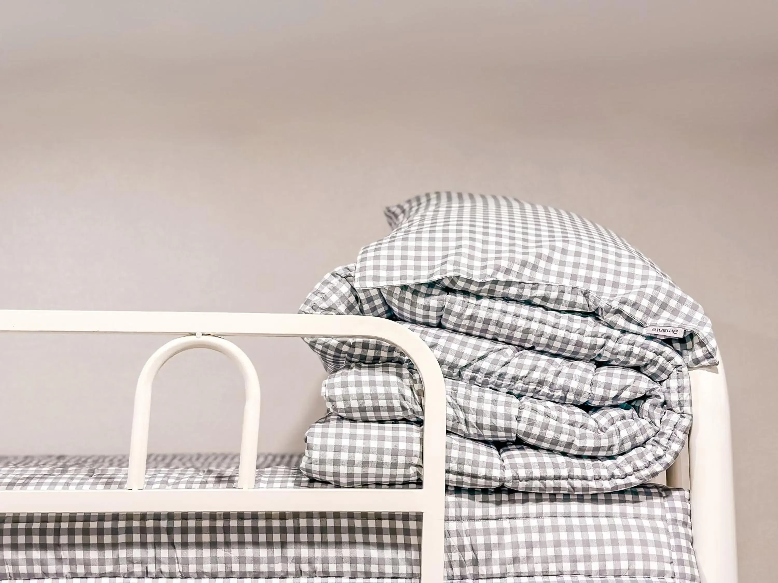 Bed in 4-Bed Male Dormitory Room in Dongseongro ZERO guesthouse Bed in 4-Bed Male Dormitory Room in Dongseongro ZERO guesthouse