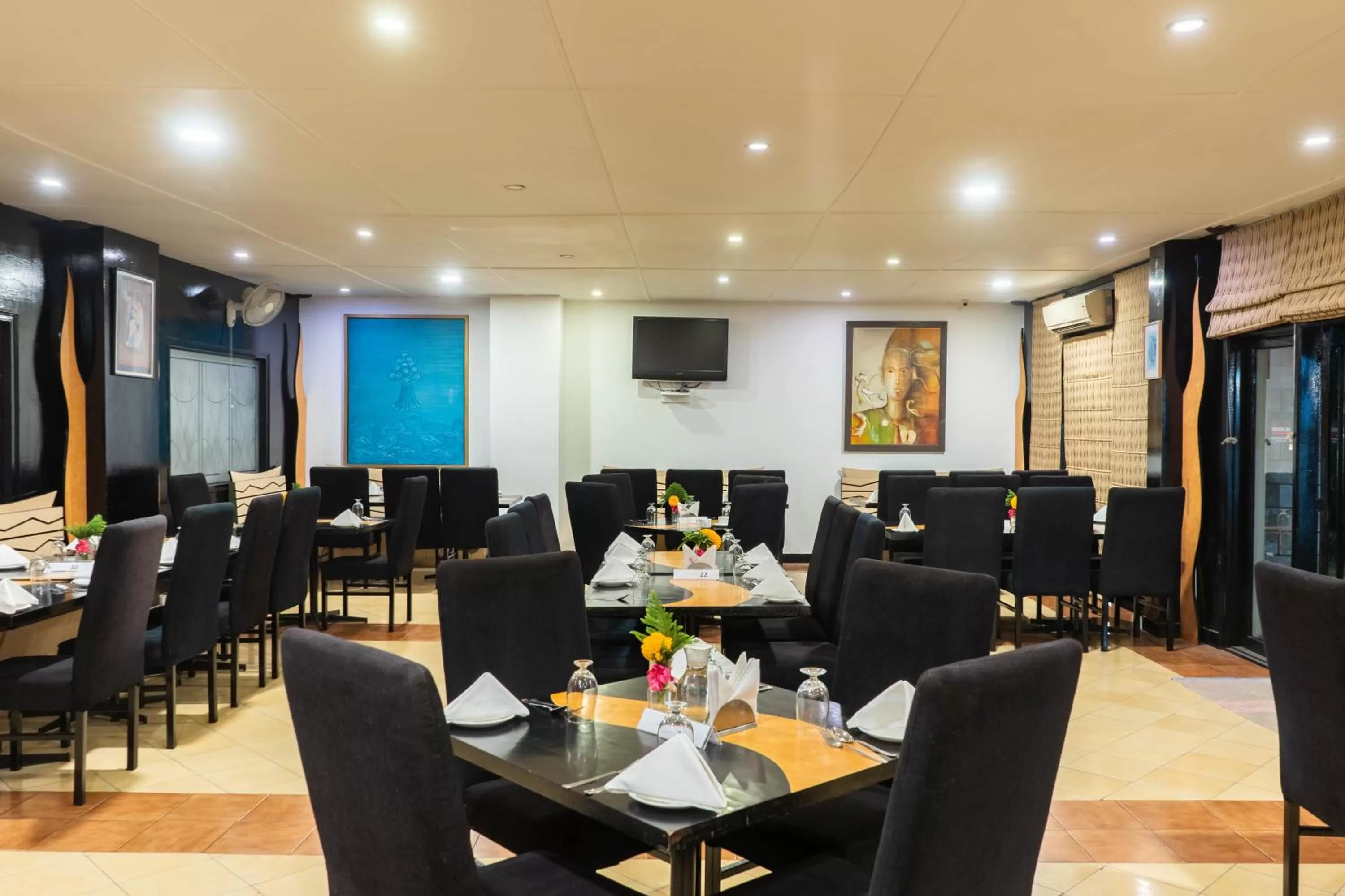 Restaurant/places to eat in Country Inn Nature Resort Bhimtal