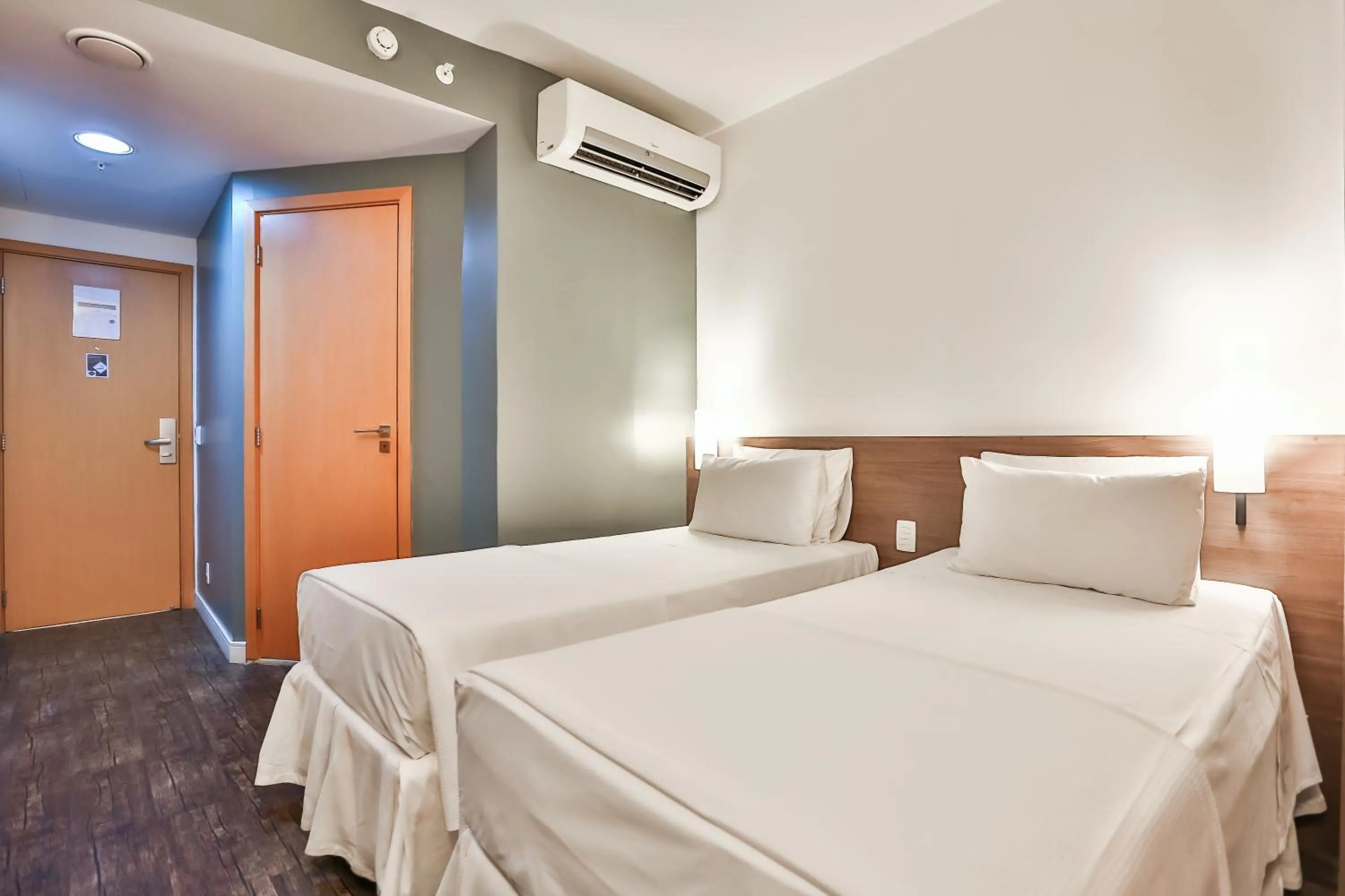 Bedroom, Bed in San Diego Express Barro Preto