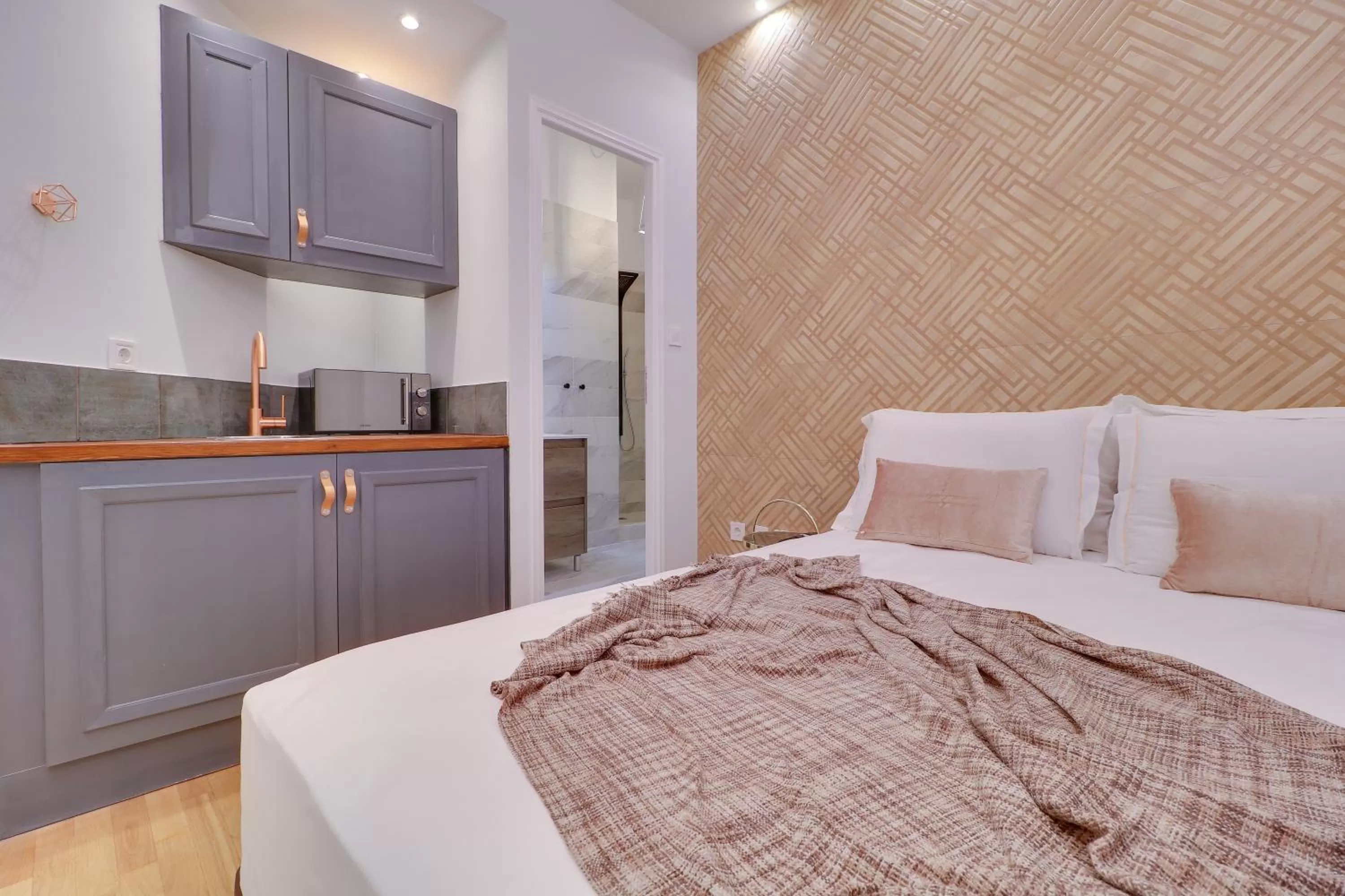 Photo of the whole room, Bed in AthINN Residence