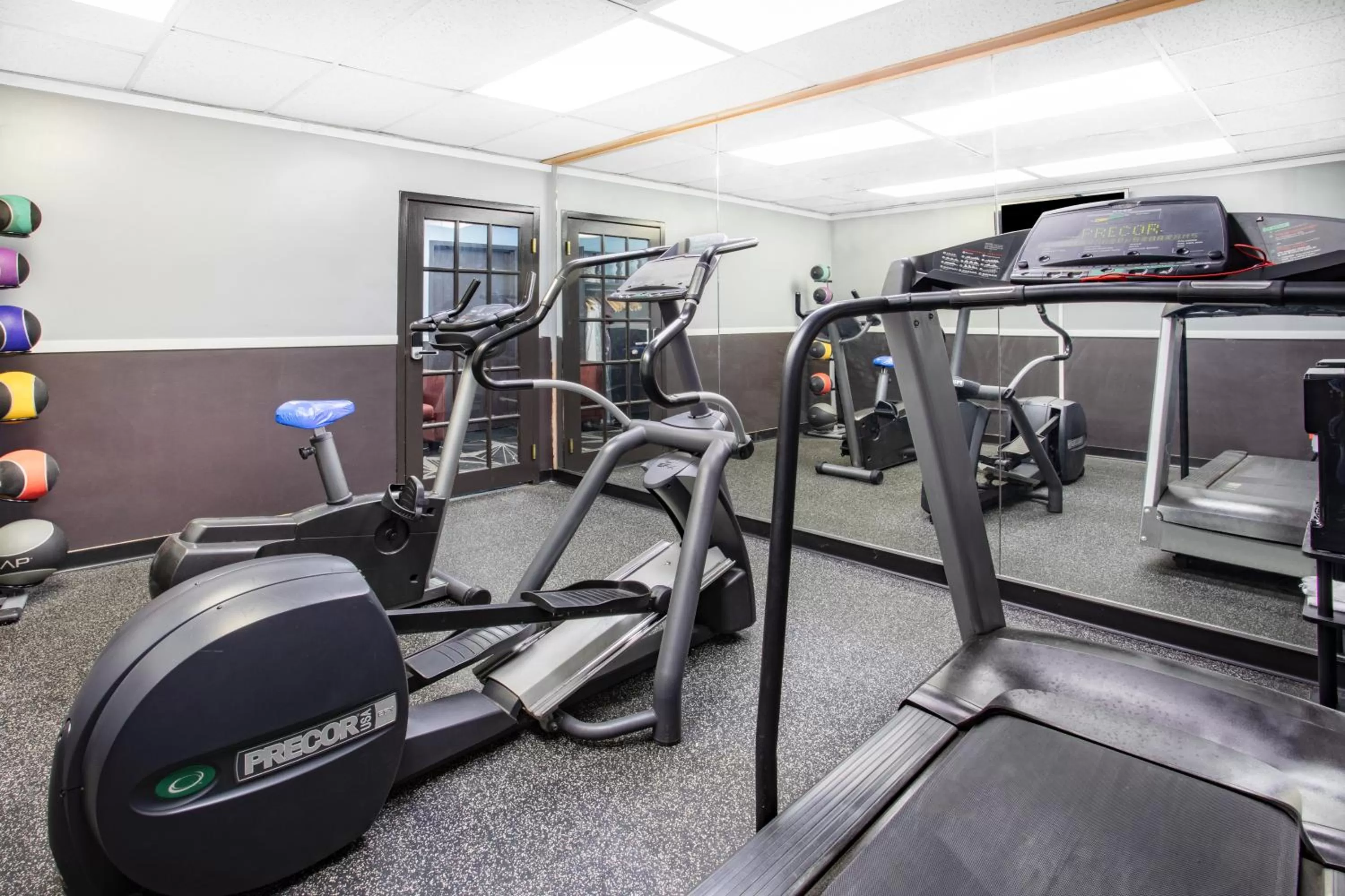 Fitness centre/facilities in Days Inn by Wyndham Livonia Canton Detroit