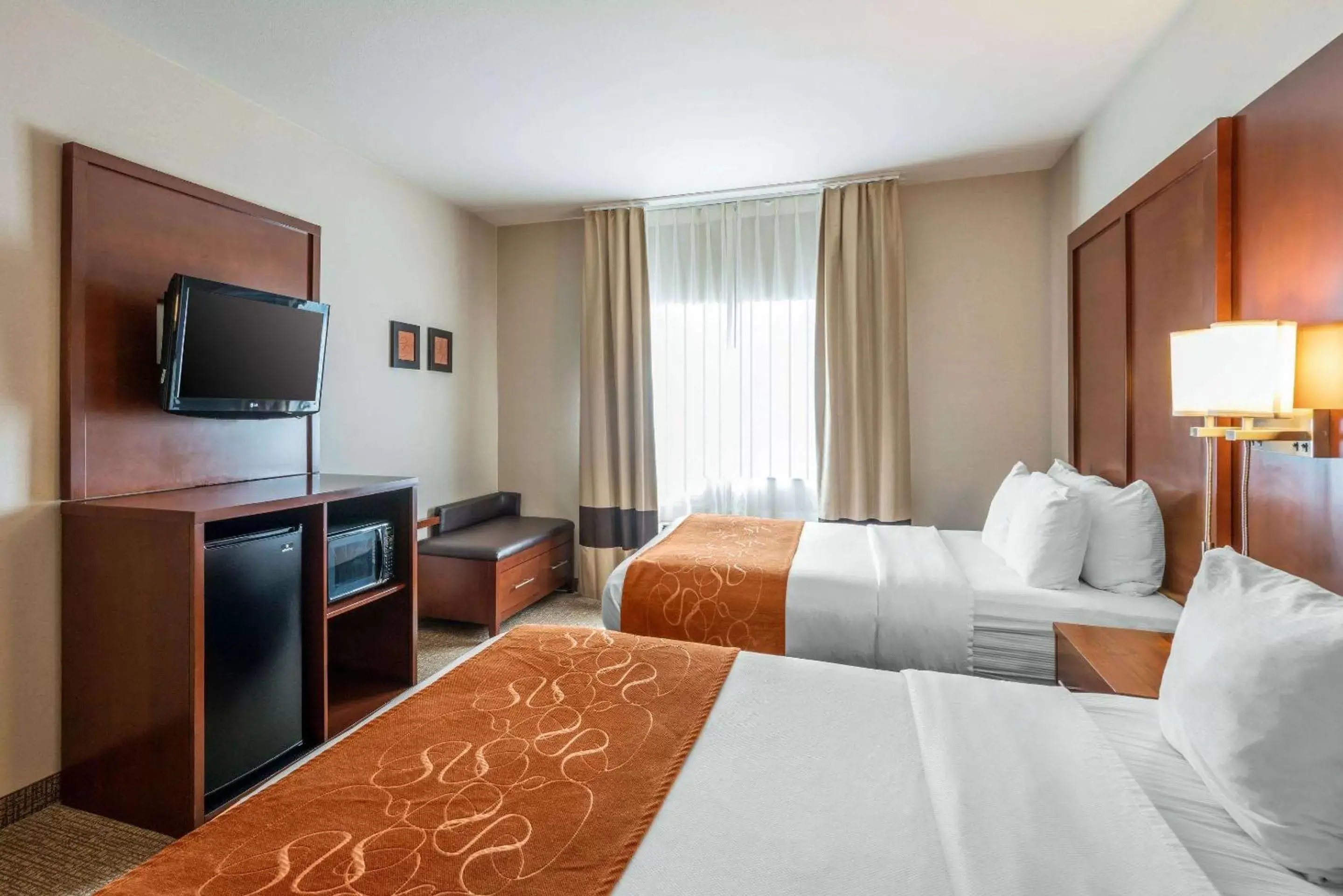 Queen Suite with Two Queen Beds - Non-Smoking in Comfort Suites Yakima Queen Suite with Two Queen Beds - Non-Smoking in Comfort Suites Yakima