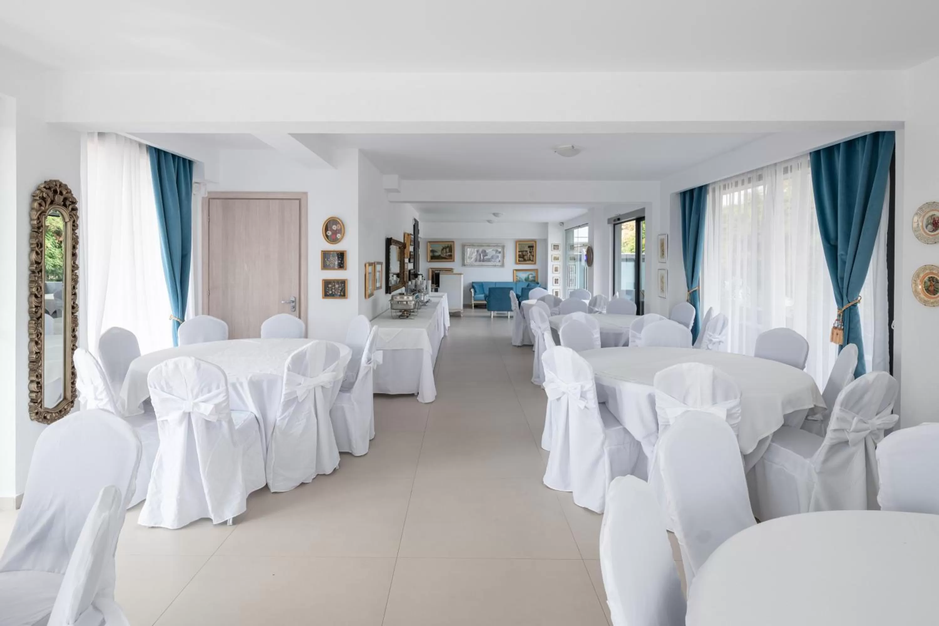 Communal lounge/ TV room in Light Blue Hotel