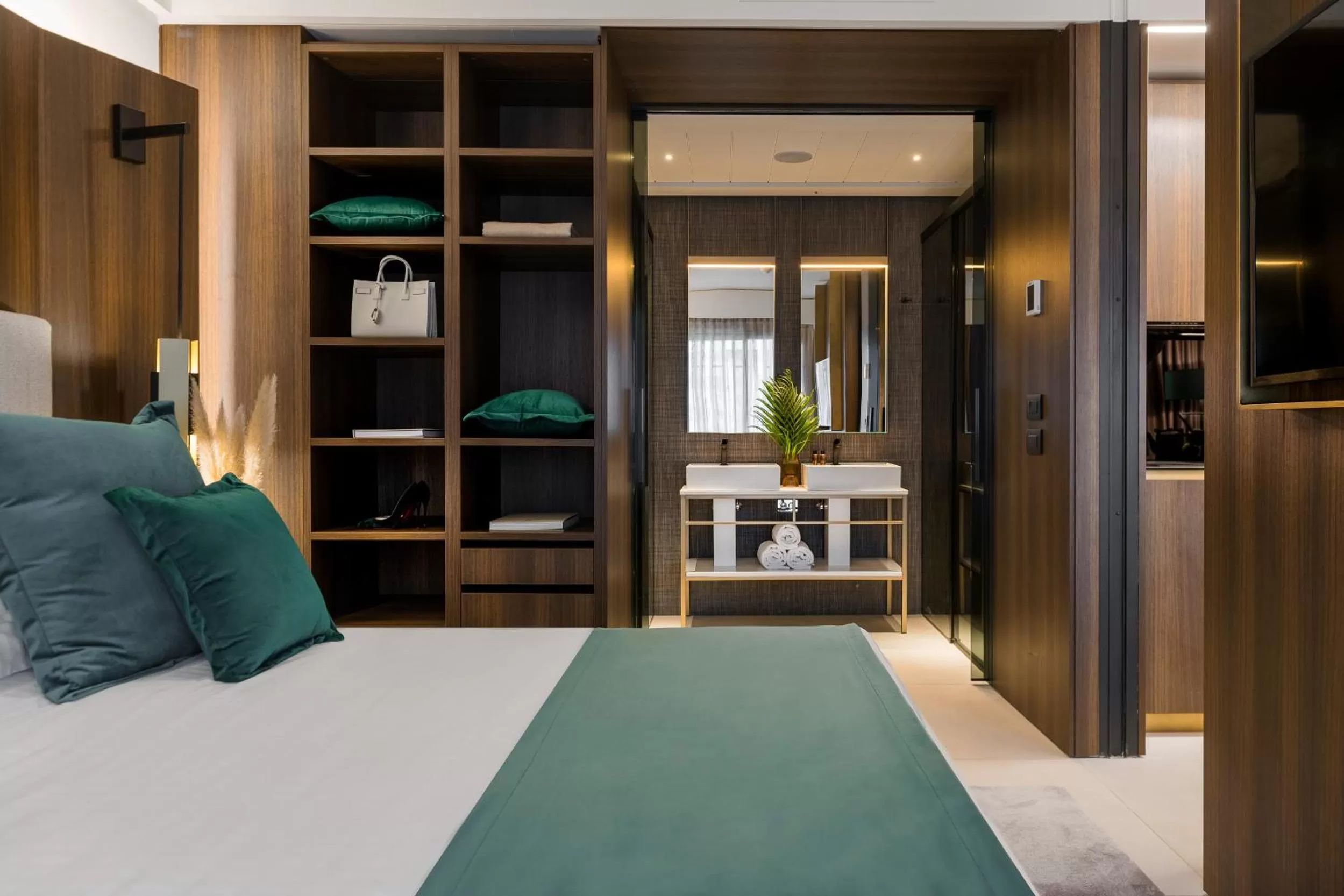 Bedroom, Bed in We Me Suite Hotel