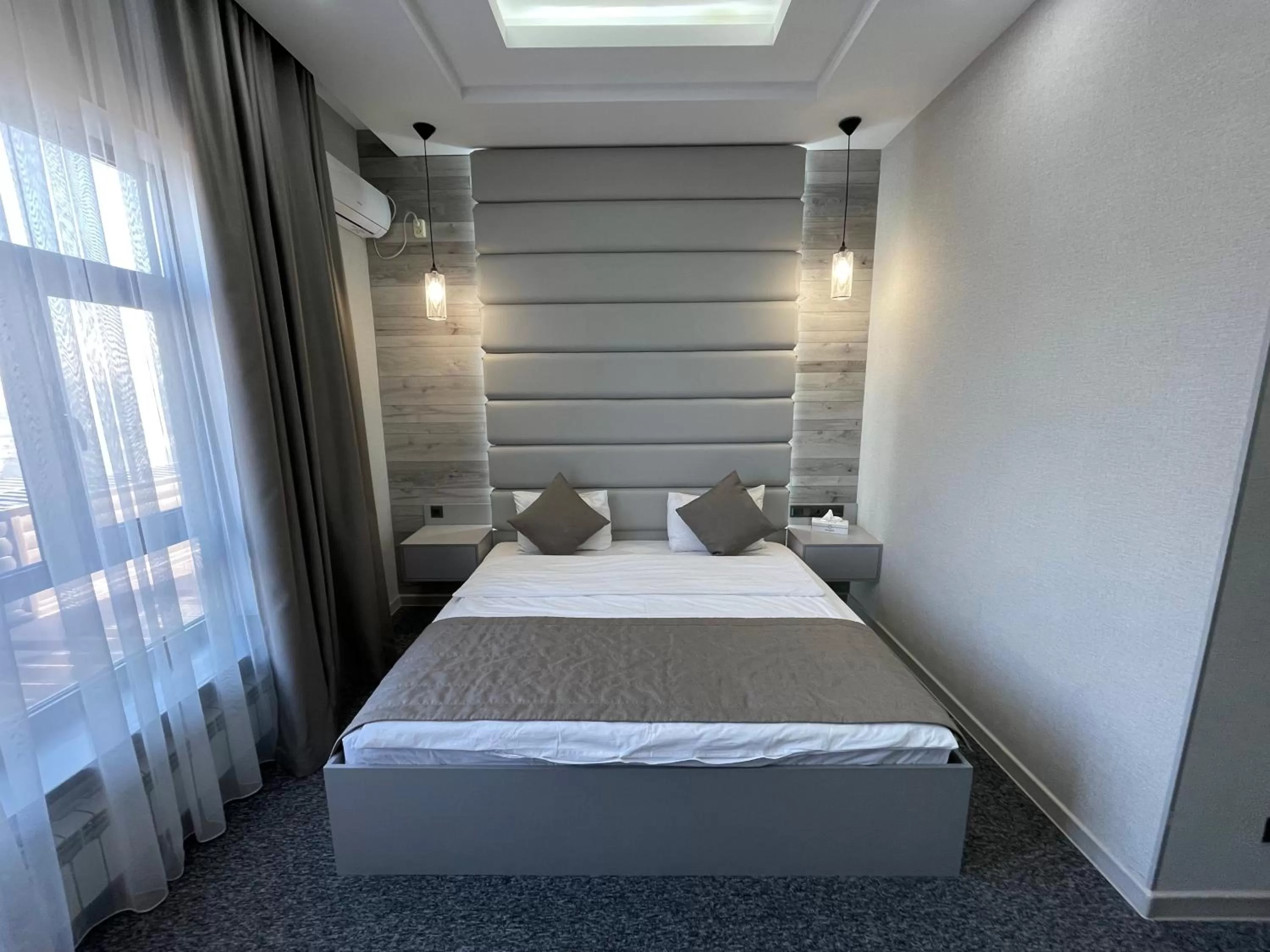 Standard King Room in Terrasse Hotel & Bar