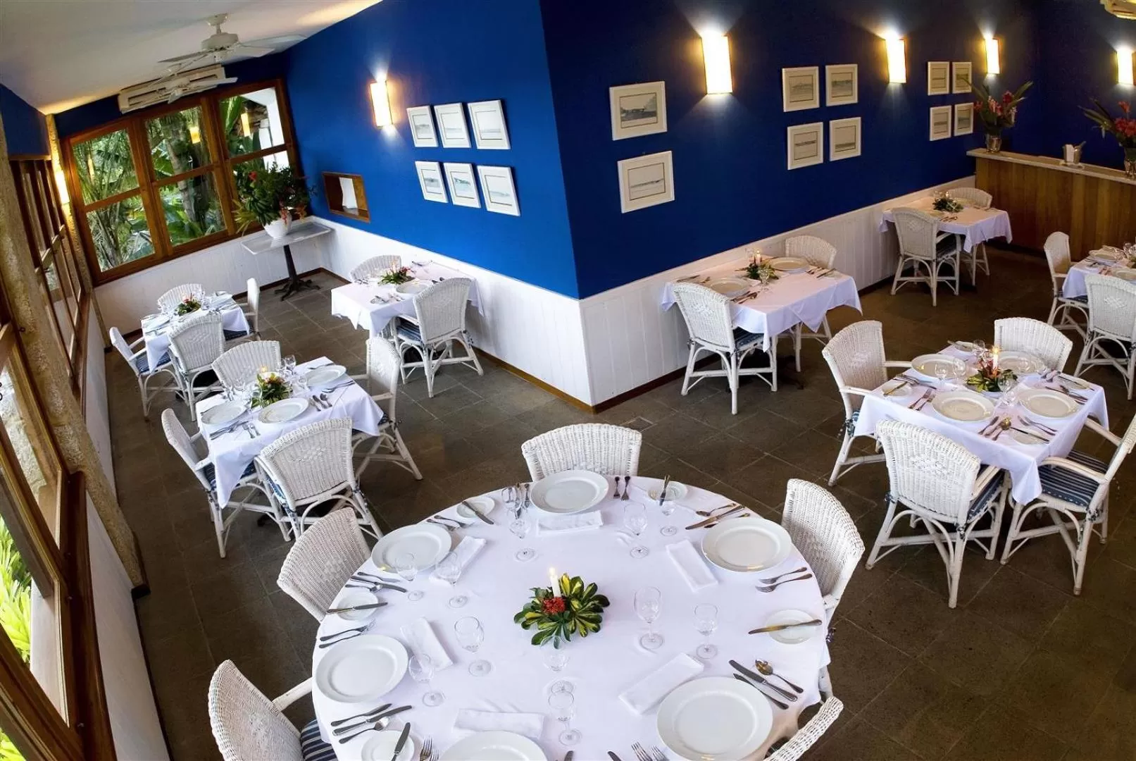 Restaurant/Places to Eat in Santa Clara Hotel