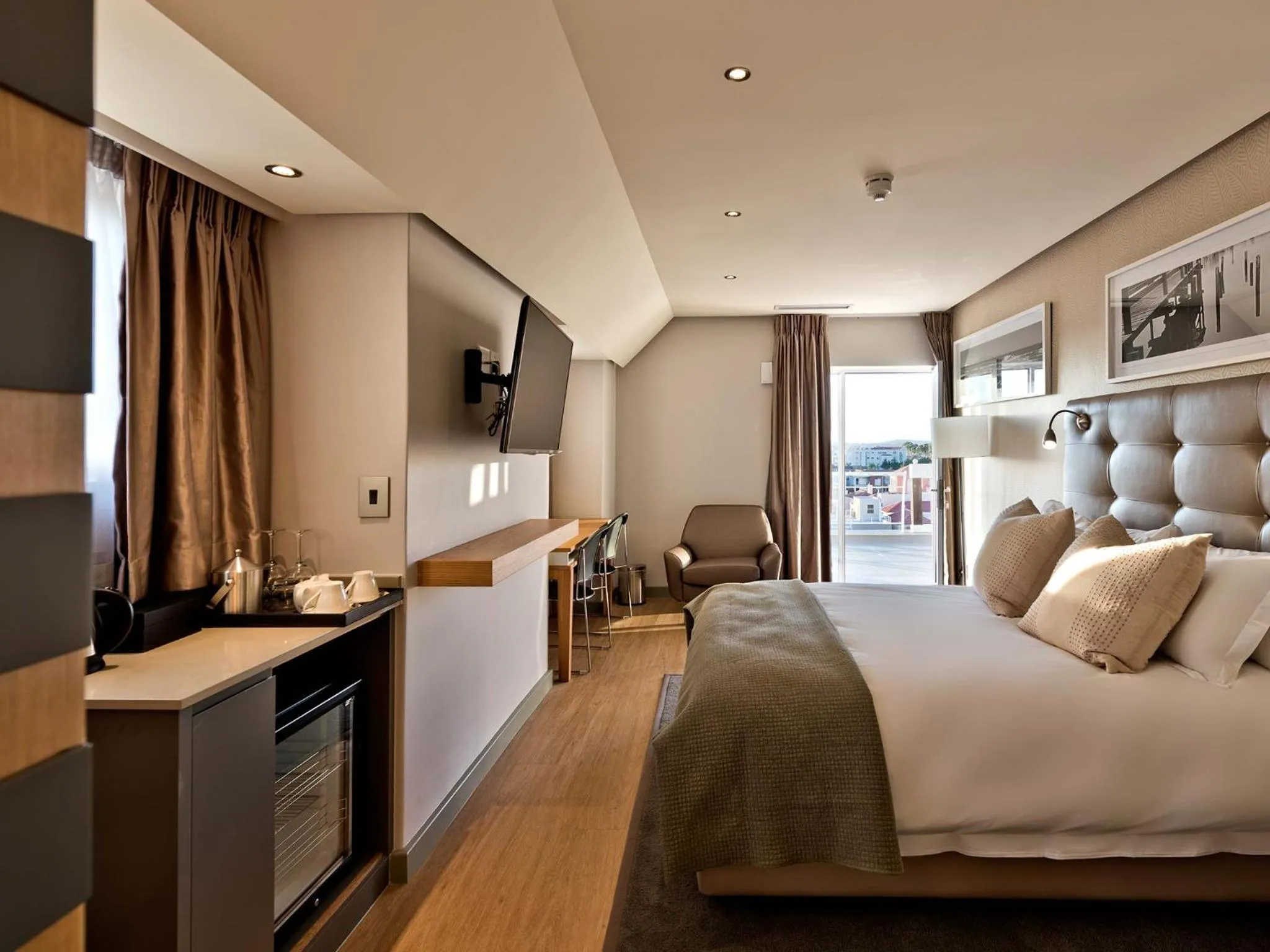 Bedroom, Bed in Krystal Beach Hotel