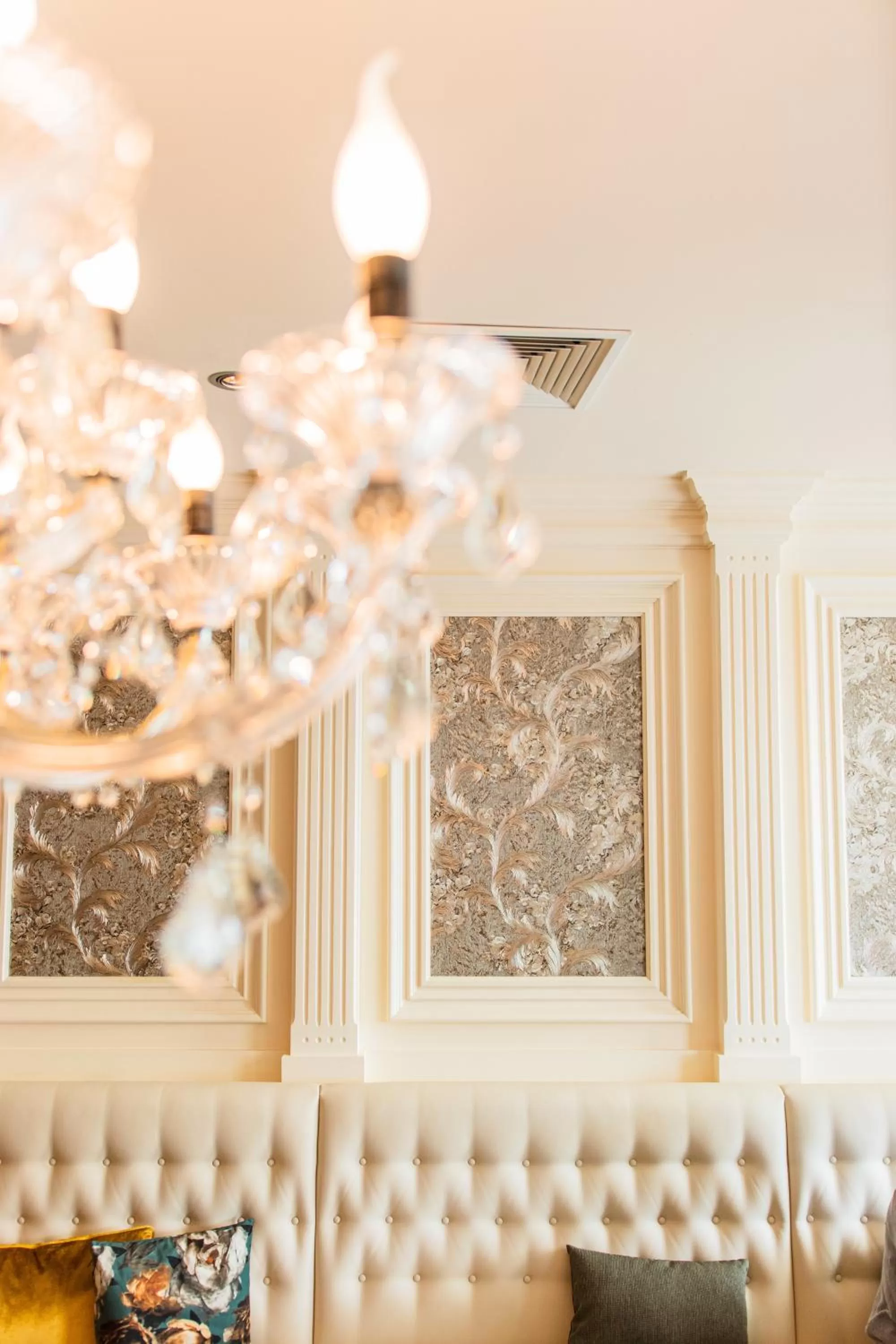 Restaurant/places to eat in Hotel La Pomme d'Or