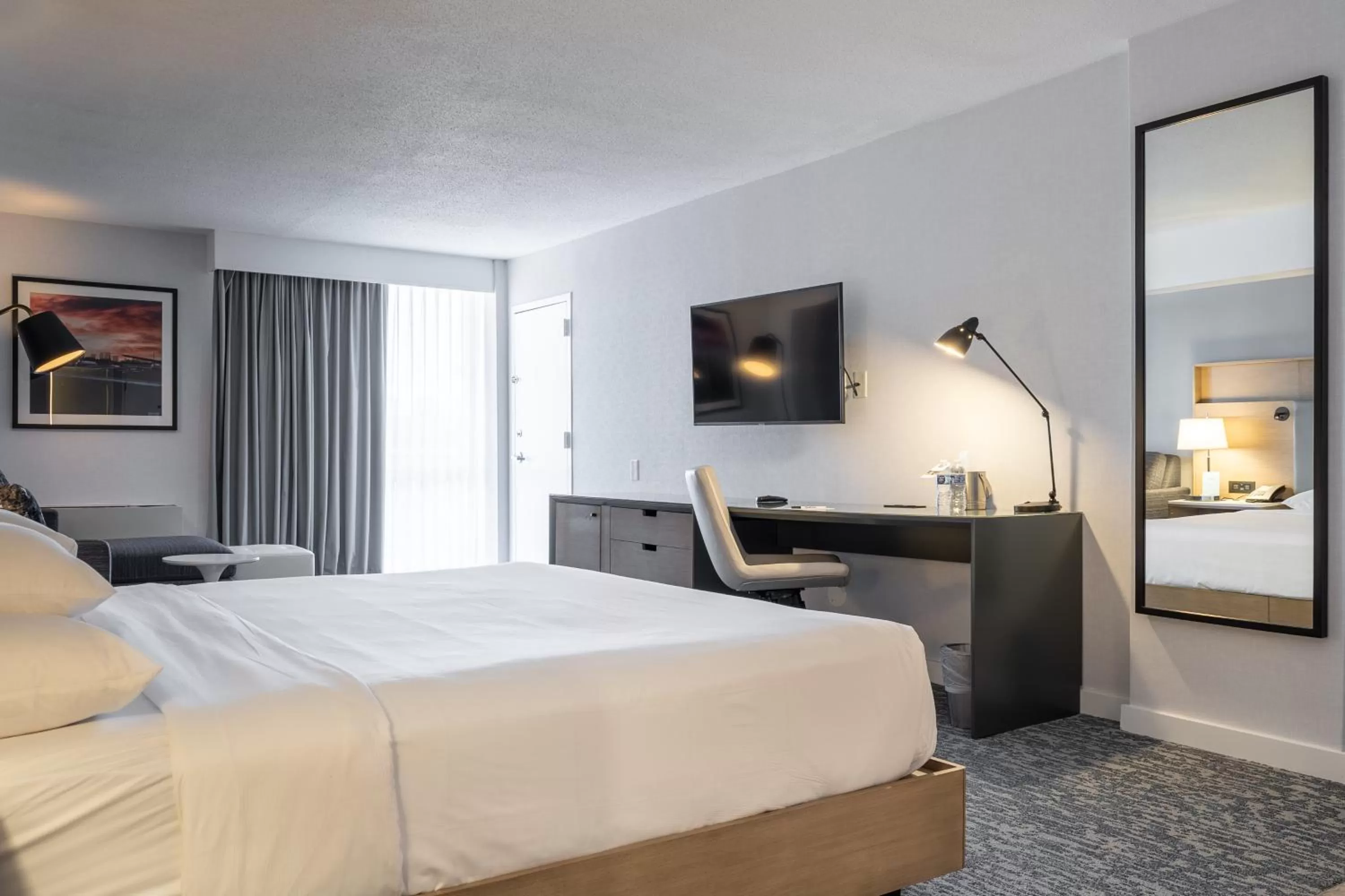 hair dresser, Bed in DoubleTree by Hilton New York JFK Airport