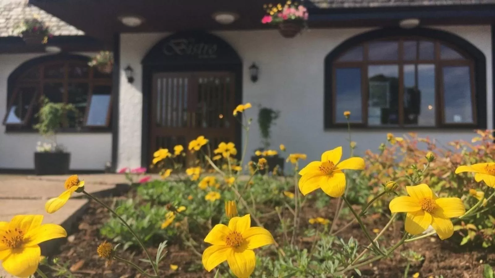 Facade/entrance in Alexandra Hotel