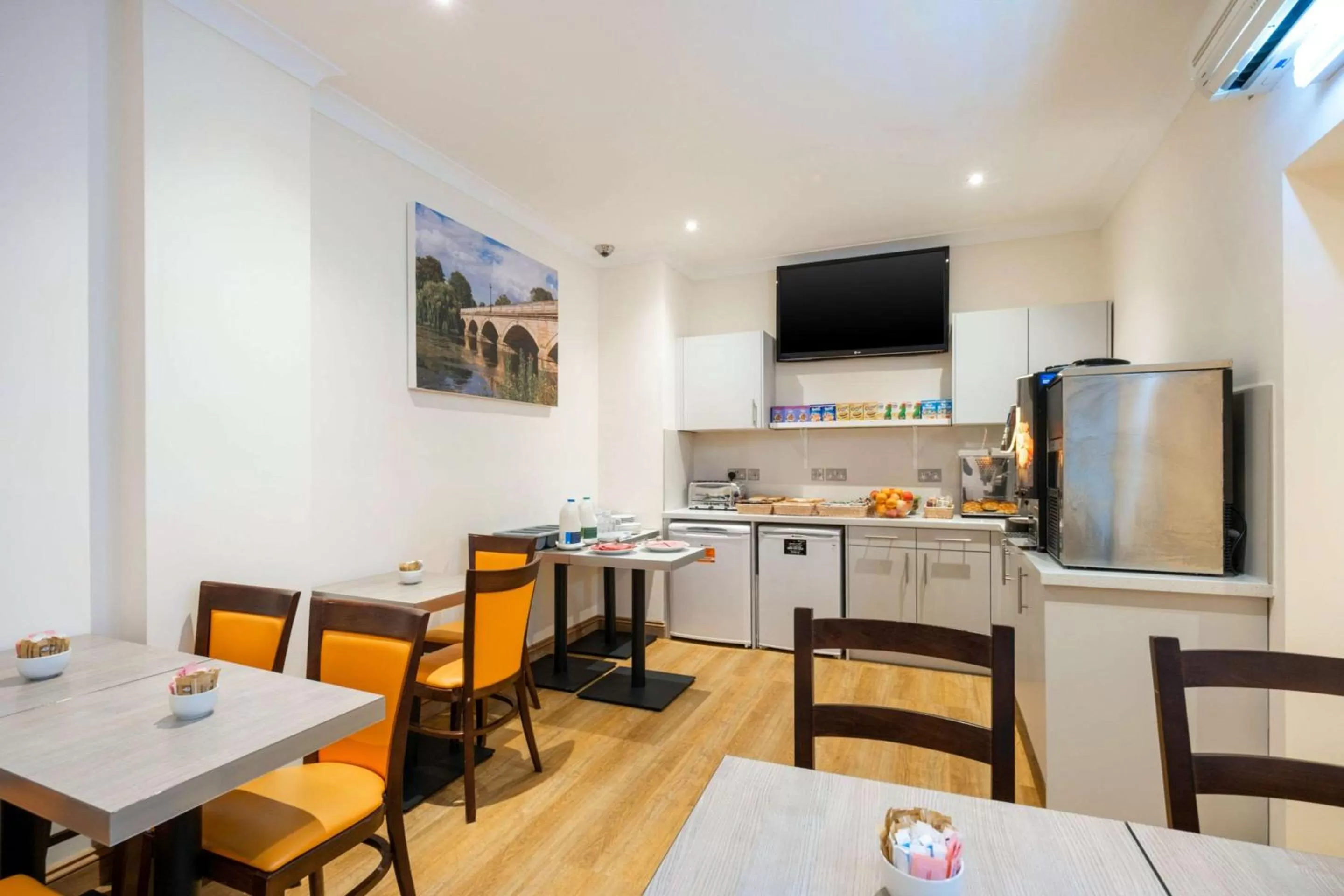 Restaurant/places to eat in Comfort Inn Hyde Park