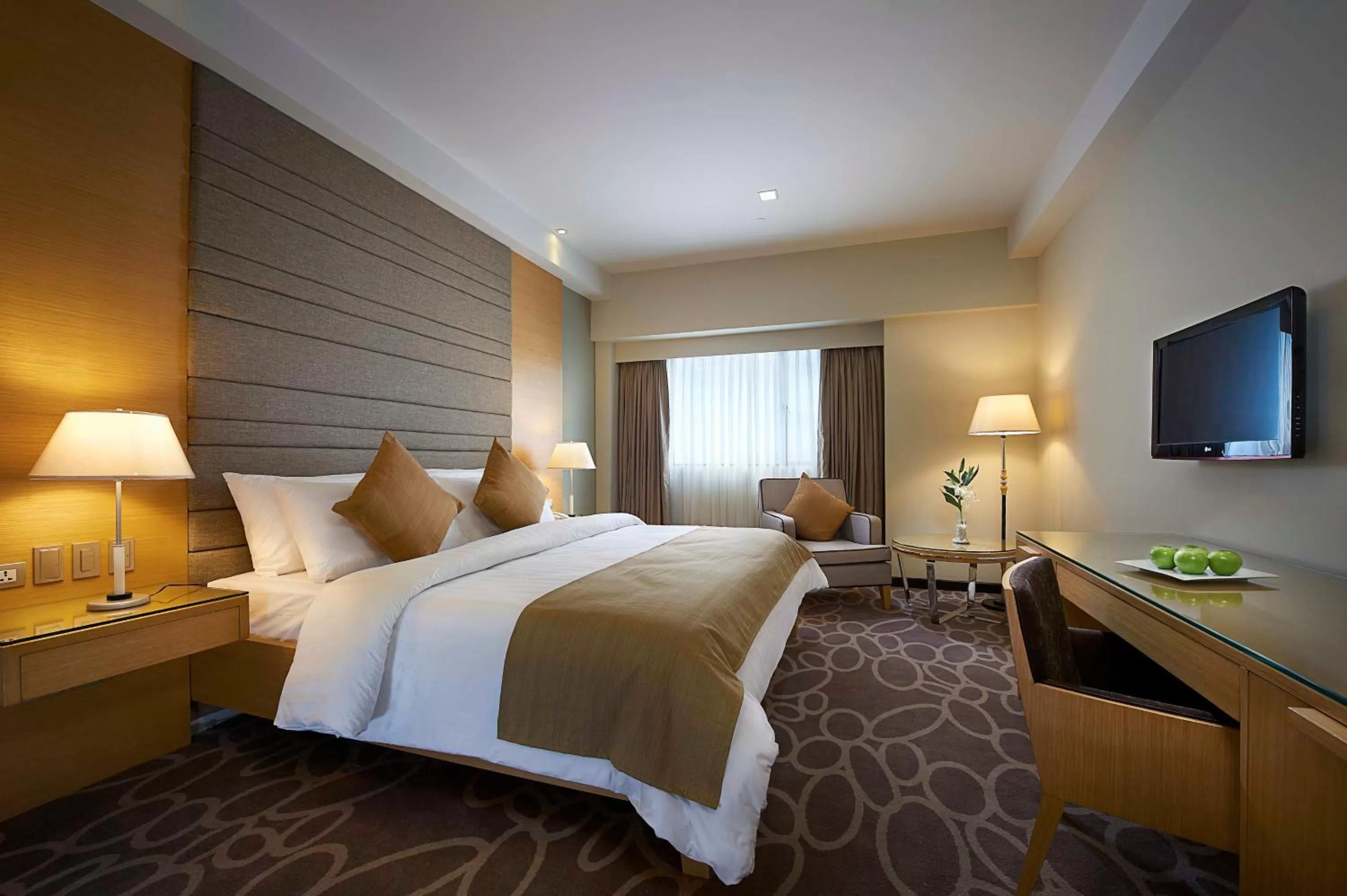 Bed in Berjaya Makati Hotel