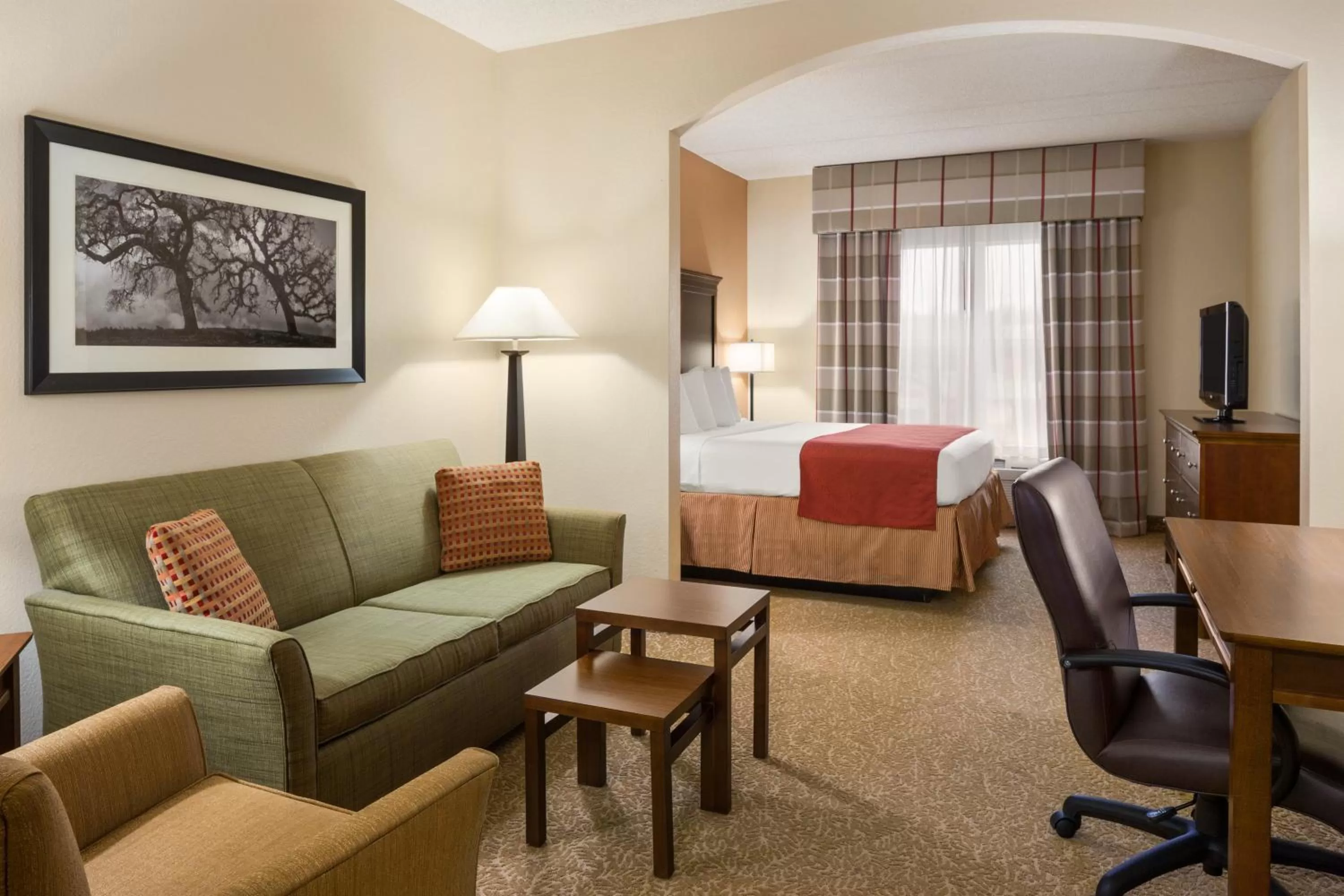 Photo of the whole room, Bed in Country Inn & Suites by Radisson, Anderson, SC