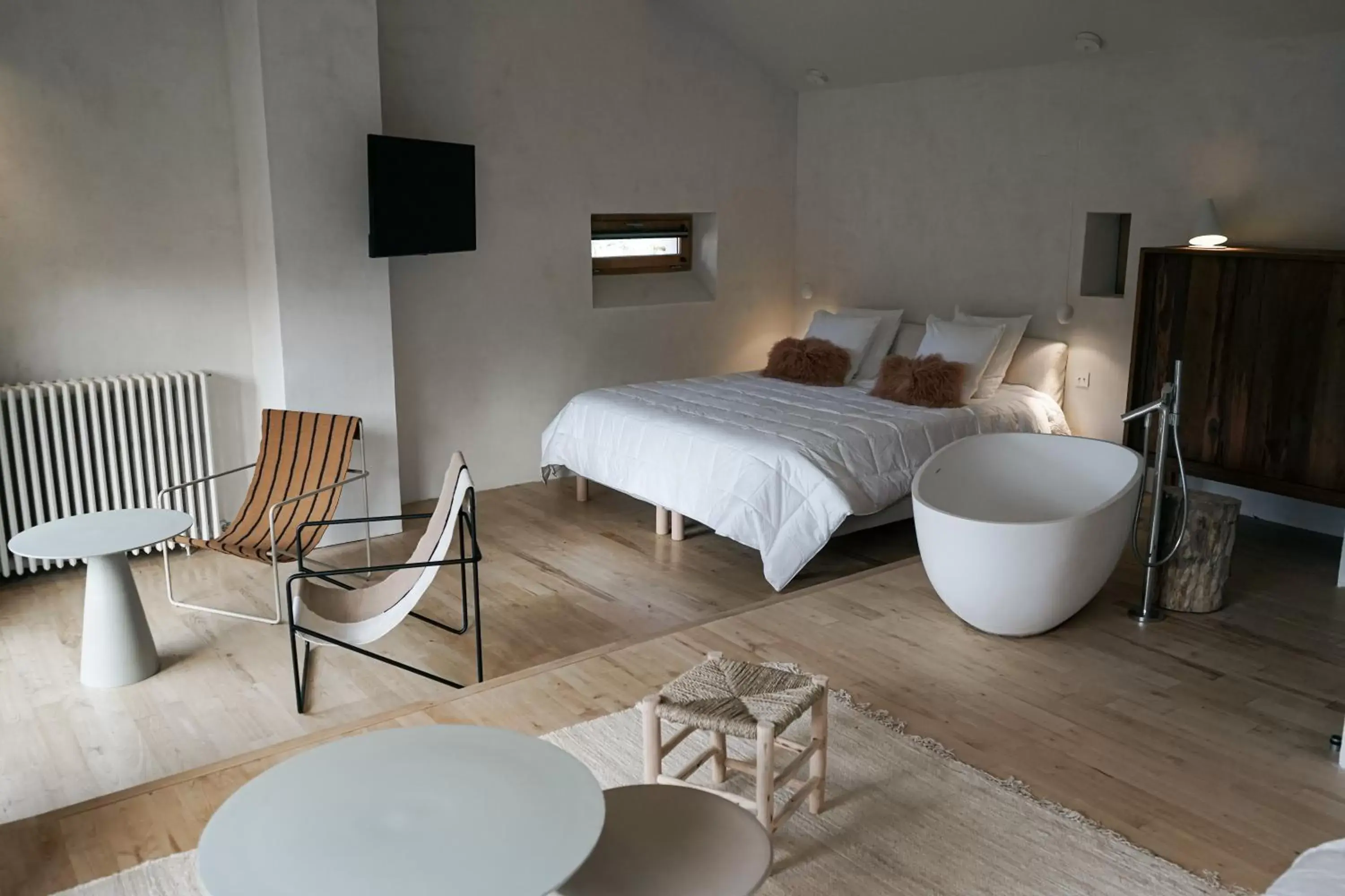 Deluxe Double Room with Bath in La Maison des Sources Deluxe Double Room with Bath in La Maison des Sources