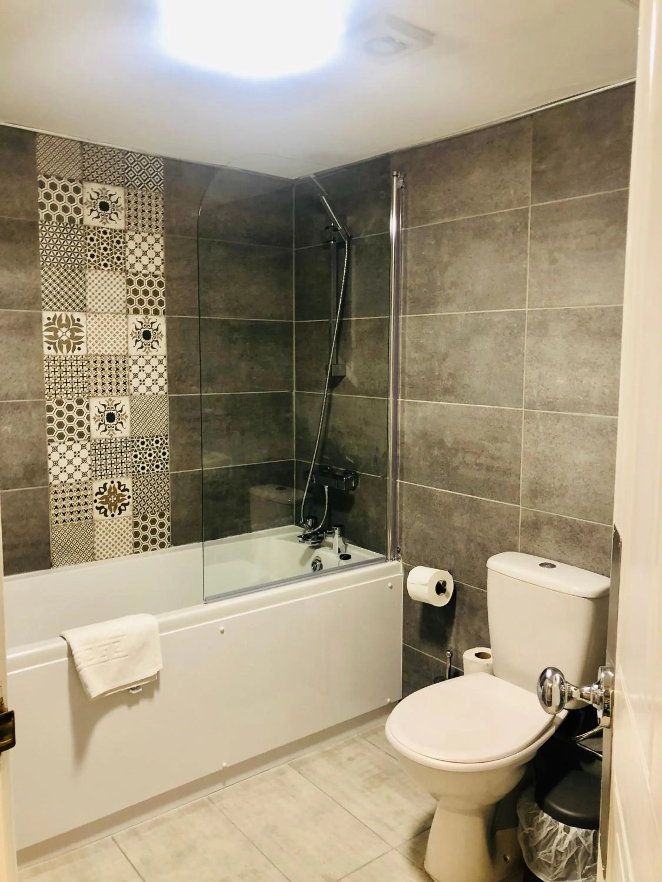 Bathroom in Hardwick Arms Hotel