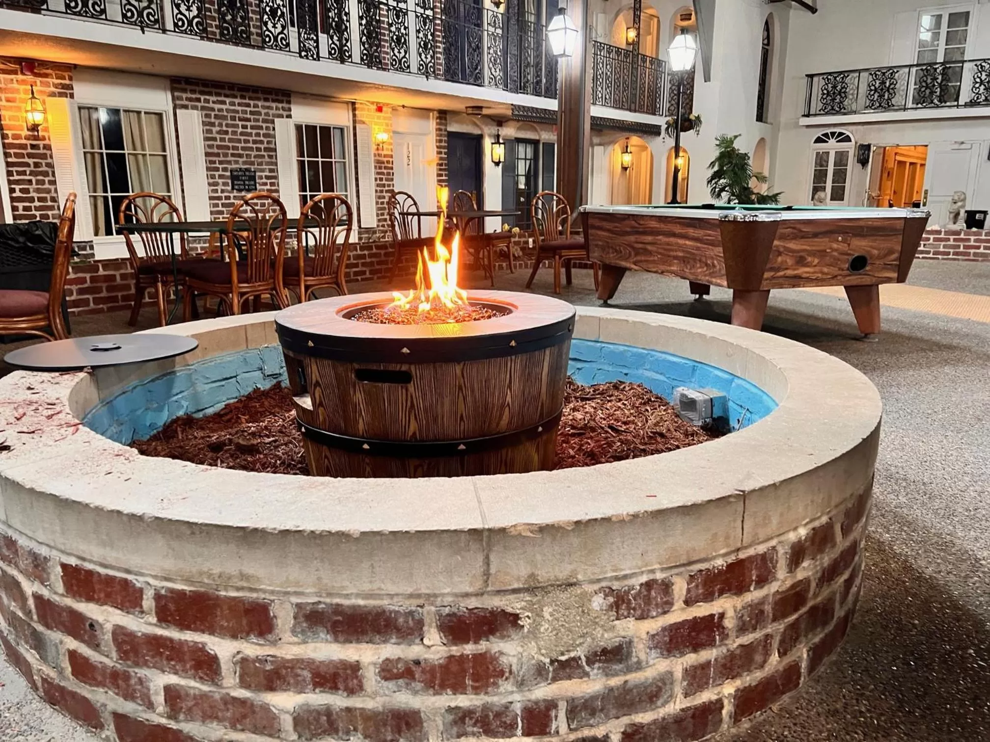 flat iron, Swimming Pool in Howard Johnson by Wyndham Burlington