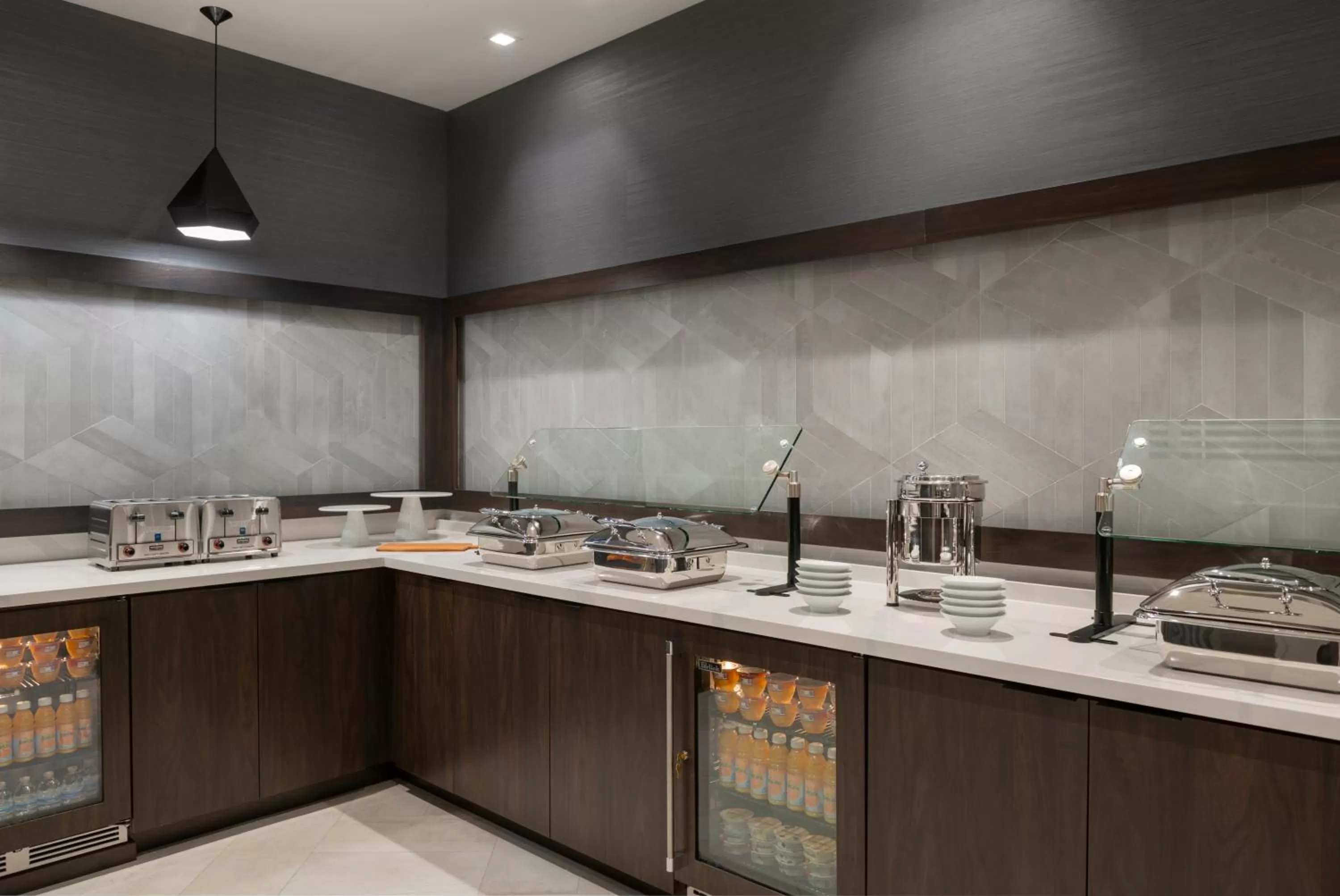 Restaurant/places to eat in Holiday Inn Express - Boston Logan Airport - Revere by IHG