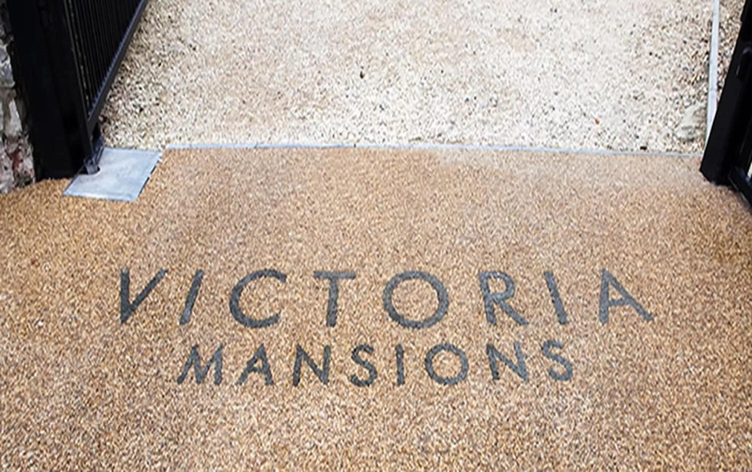 Facade/entrance in Smiths Hotel