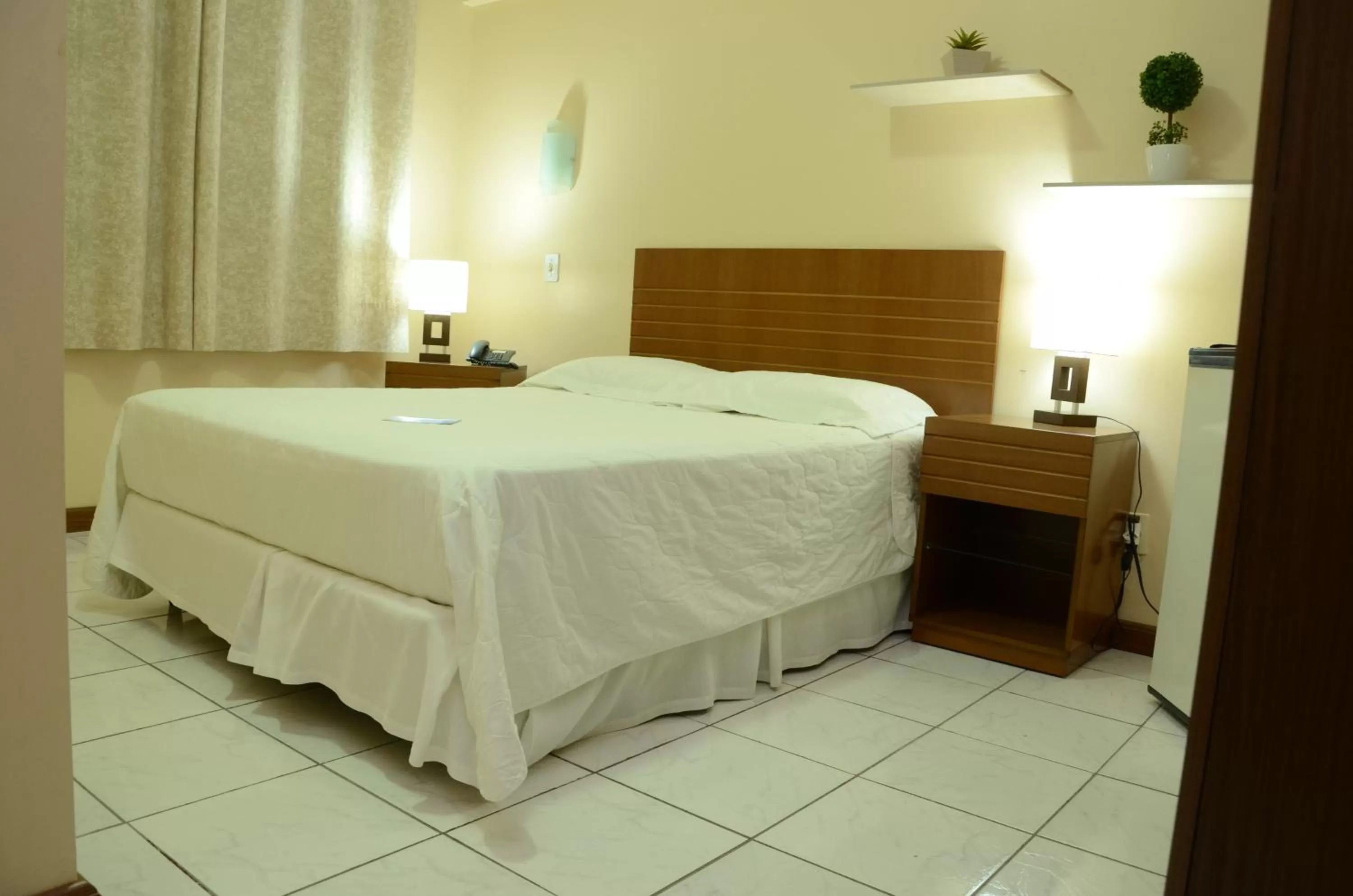 Bed in Fares Turis Hotel